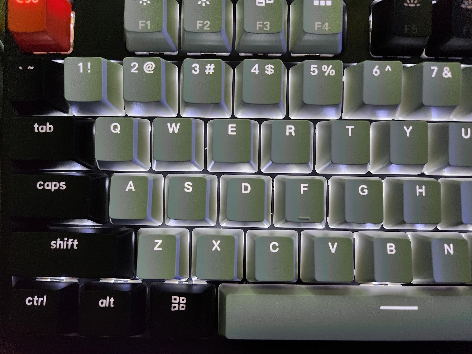 Keychron C1 87 Key TKL Wired Mechanical Keyboard for Mac Windows, 80% Layout Gateron Brown Switch White LED Backlit Double-Shot ABS Keycaps, USB-C Gaming Keyboard for Gamer/Typists/Office customer photo 1