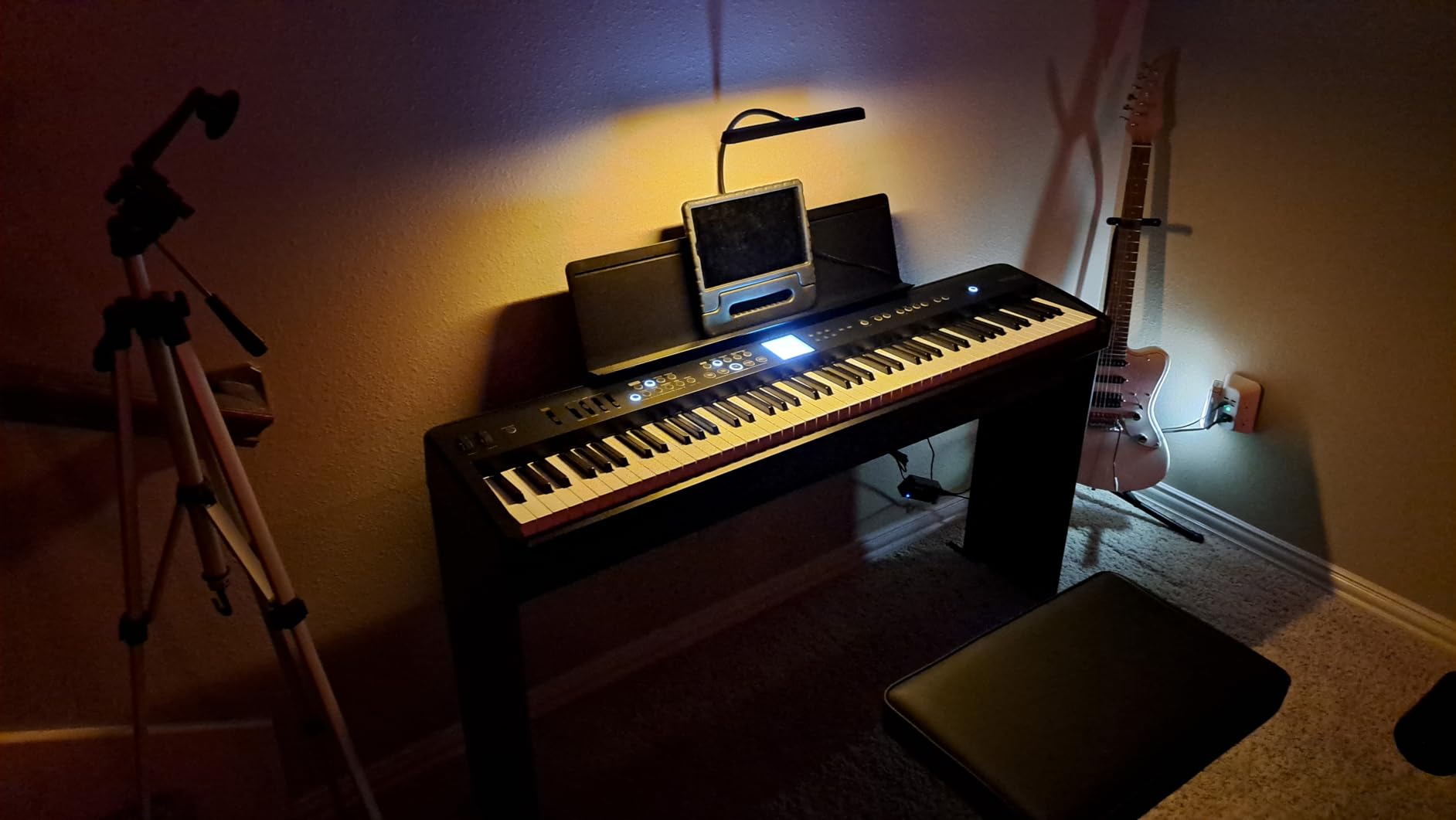 Glocusent Rechargeable Music Stand Light, 11.2” Wide Piano Light customer photo 2