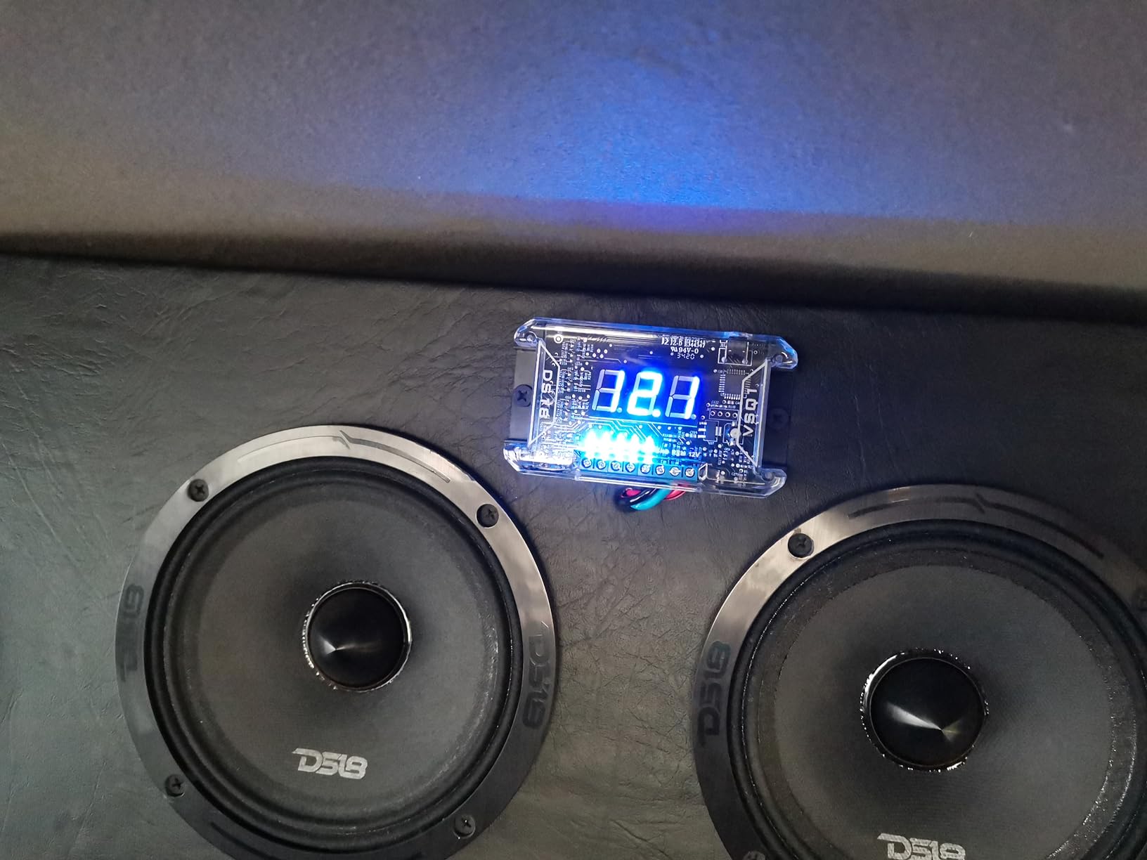 DS18 VSQ1 Volt Meter with Remote Outputs - Reliable Audio Voltmeter Sequencer - Voltage Protection for Your Car customer photo 1