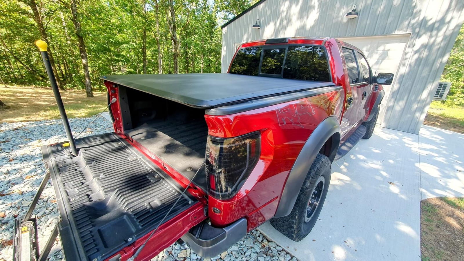 Tyger Auto T1 Soft Roll-up Truck Bed Tonneau Cover Compatible with 2021-2026 Ford F-150; Lightning | 5.5' (67