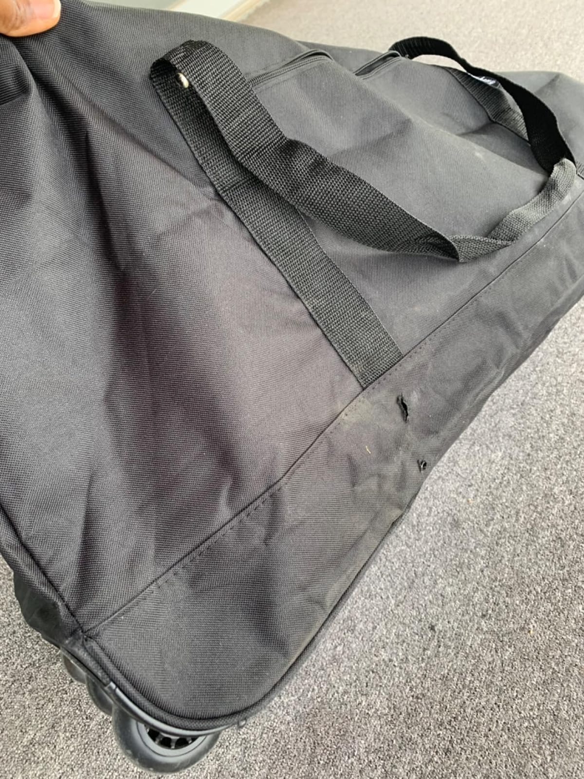 Finnhomy 120L Foldable Rolling Duffel Bag with 3 Wheels, Light Weight Travel Duffel bag with Large Loading Capacity, 32'' Rolling Duffel bag with Shoulder Strap customer photo 1