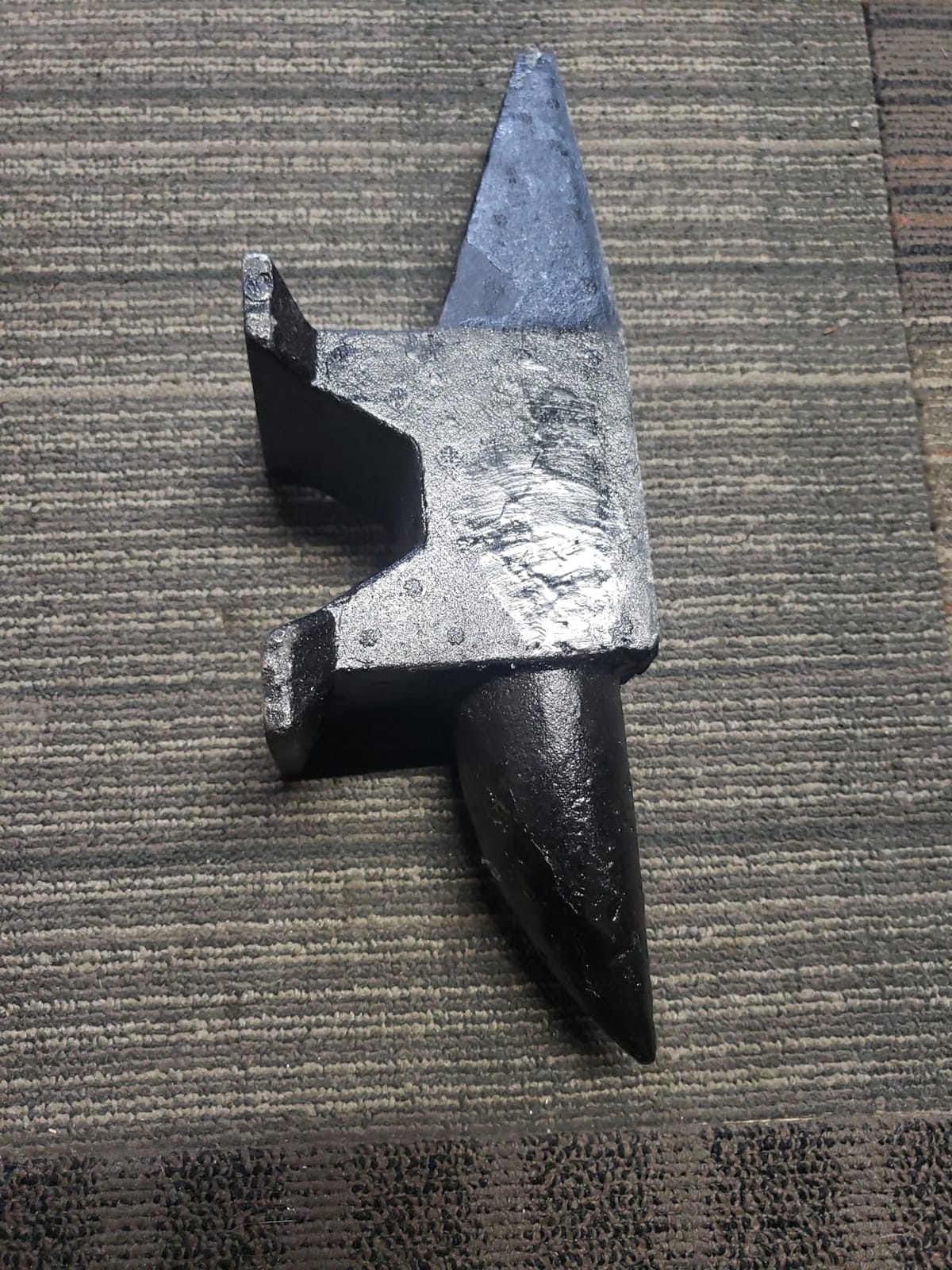 VEVOR Cast Steel Anvil, 22 Lbs(10kg) Double-Horn Anvil with Large Countertop and Stable Base, High Hardness Rugged Round Horn Anvil Blacksmith, for Bending, Shaping customer photo 1