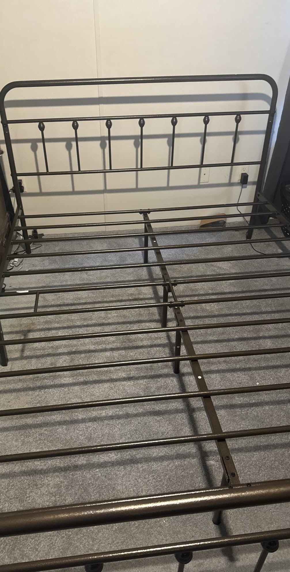 Yaheetech King Metal Platform Bed Frame, Victorian Headboard & Footboard customer photo 1