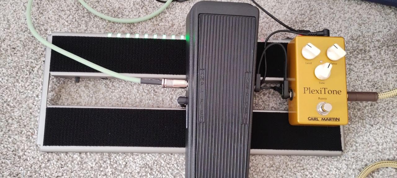 Vangoa VPPD-S Guitar Pedal Board with Built-in Isolated Power Supply | 8 Real Isolated Outputs Eliminate Ground Noise. Sturdy One-piece Bent. Aerospace-grade Aluminum Alloy with Foldable Legs customer photo 1