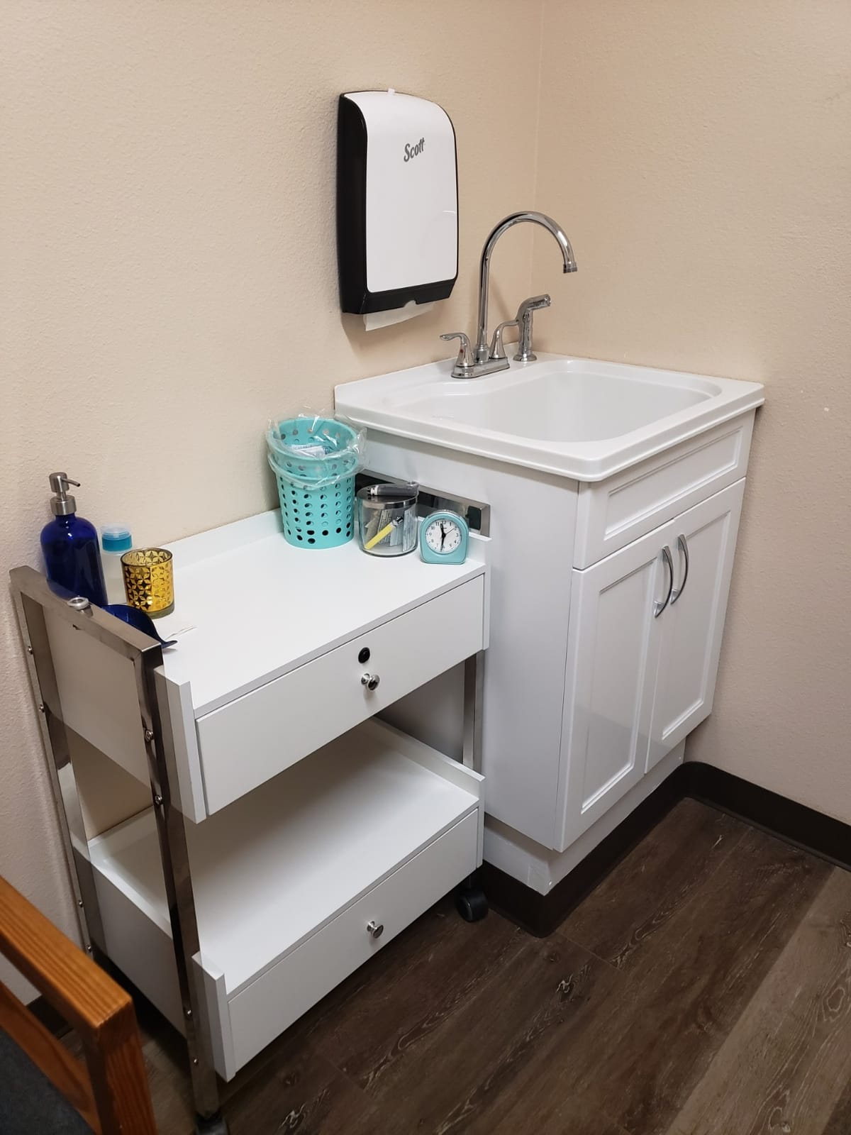 Supreme Medical Dental Mobile Utility Cabinet with Steel Frame and Two Drawer With One lockable Drawer cart customer photo 2