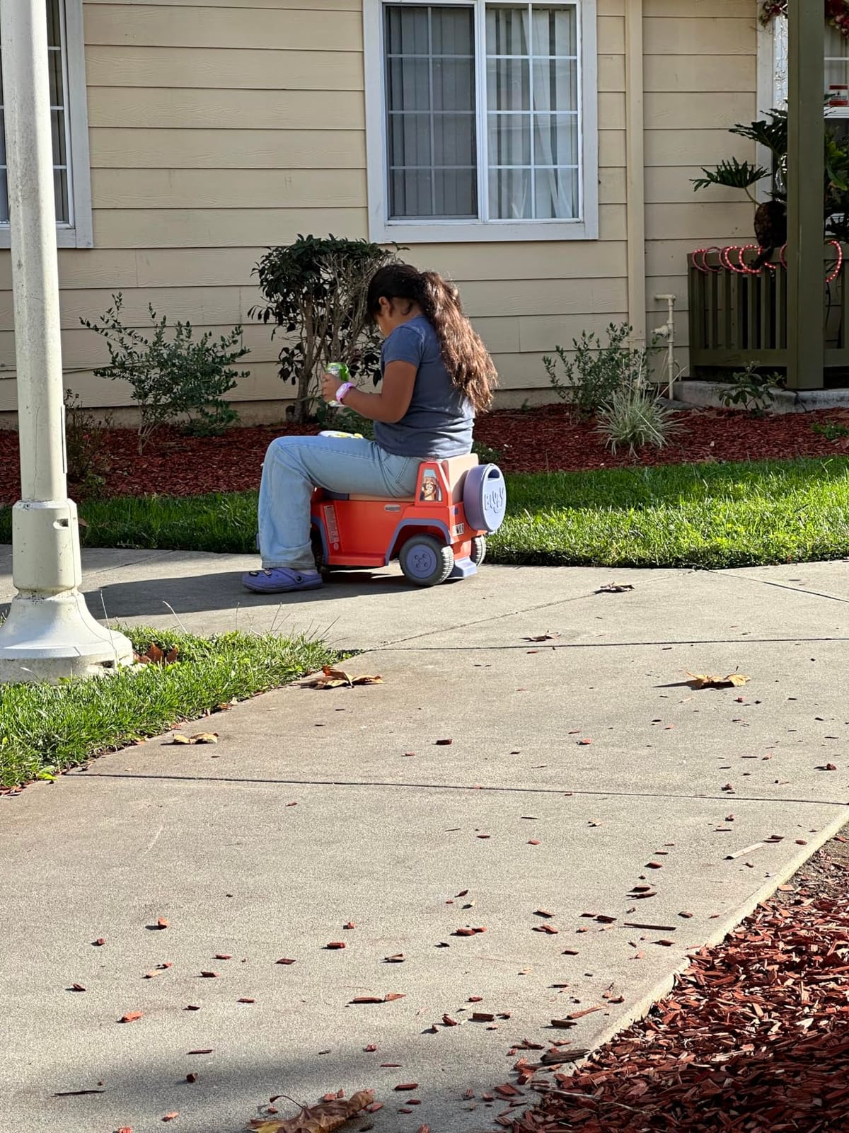 Bluey - 6V Kids Ride-On Car with Rechargeable Battery and Interactive customer photo 1