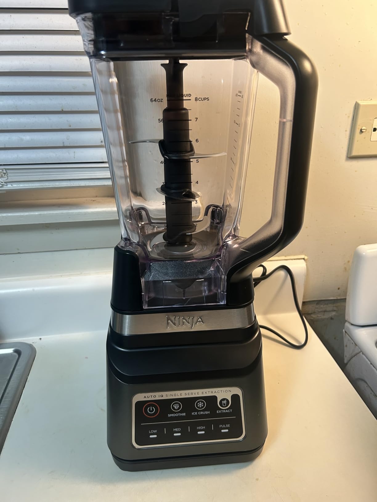 Ninja BN751 Professional Plus DUO Blender, 1400 Peak Watts, 3 Auto-IQ Programs for Smoothies, Frozen Drinks & Nutrient Extractions, 72-oz. Total Crushing Pitcher & (2) 24 oz. To-Go Cups, Black customer photo 2