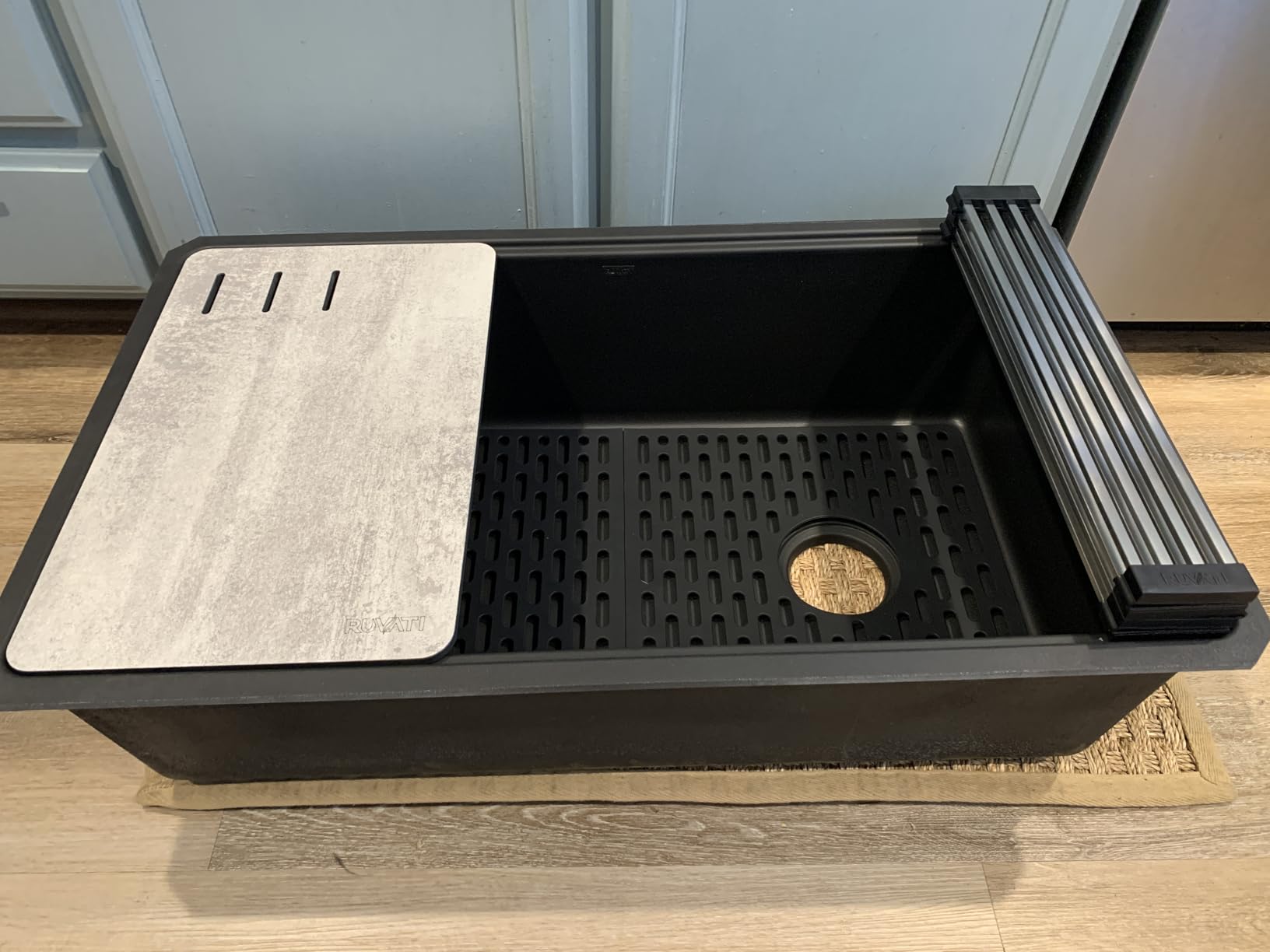 Ruvati 30-in Black Granite Undermount Workstation Kitchen Sink - RVG2310BK customer photo 1