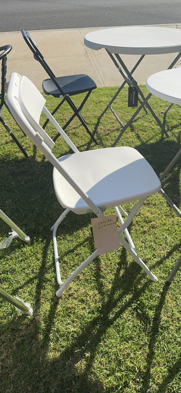 BTEXPERT Set of 10, White Plastic Folding Chairs Steel Frame Commercial 650LB High Weight Capacity Event Chair for Office Wedding Party Picnic Kitchen Dining Church School customer photo 2