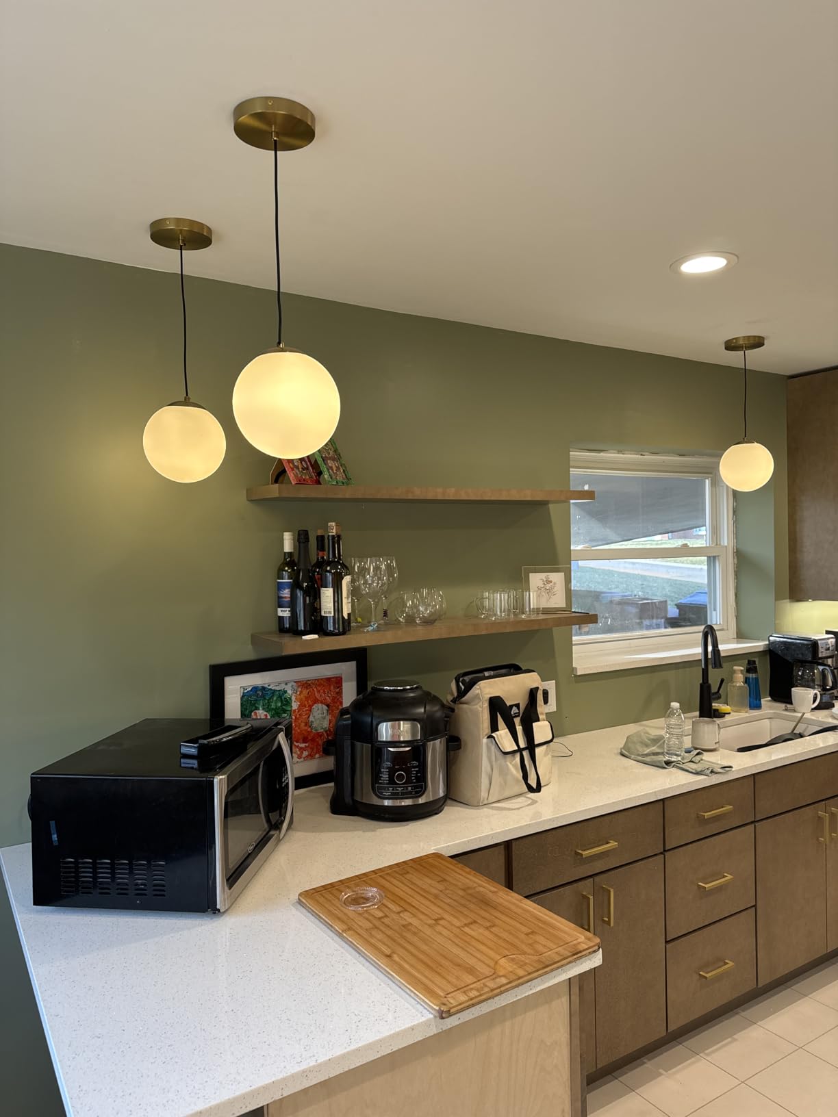 KoKo&Yukina 8 inch Globe Pendant Lighting for Kitchen Island Mid Century Modern Hanging Light Fixture with Clear Globe Glass Black Industrial Hanging Ceiling Lights for Bathroom Entryway (Bulb Incl.) customer photo 1