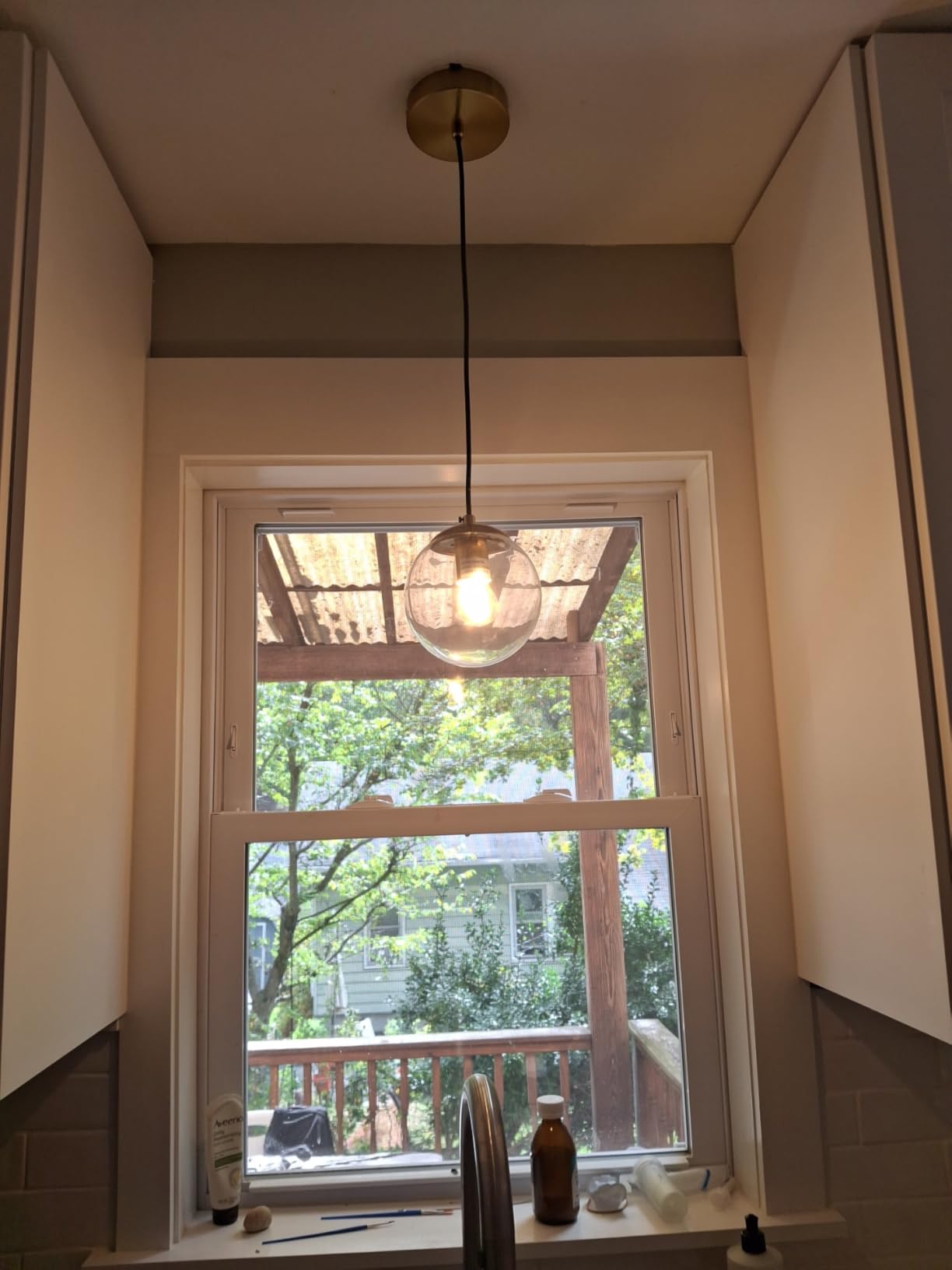 KoKo&Yukina 8 inch Globe Pendant Lighting for Kitchen Island Mid Century Modern Hanging Light Fixture with Clear Globe Glass Black Industrial Hanging Ceiling Lights for Bathroom Entryway (Bulb Incl.) customer photo 2