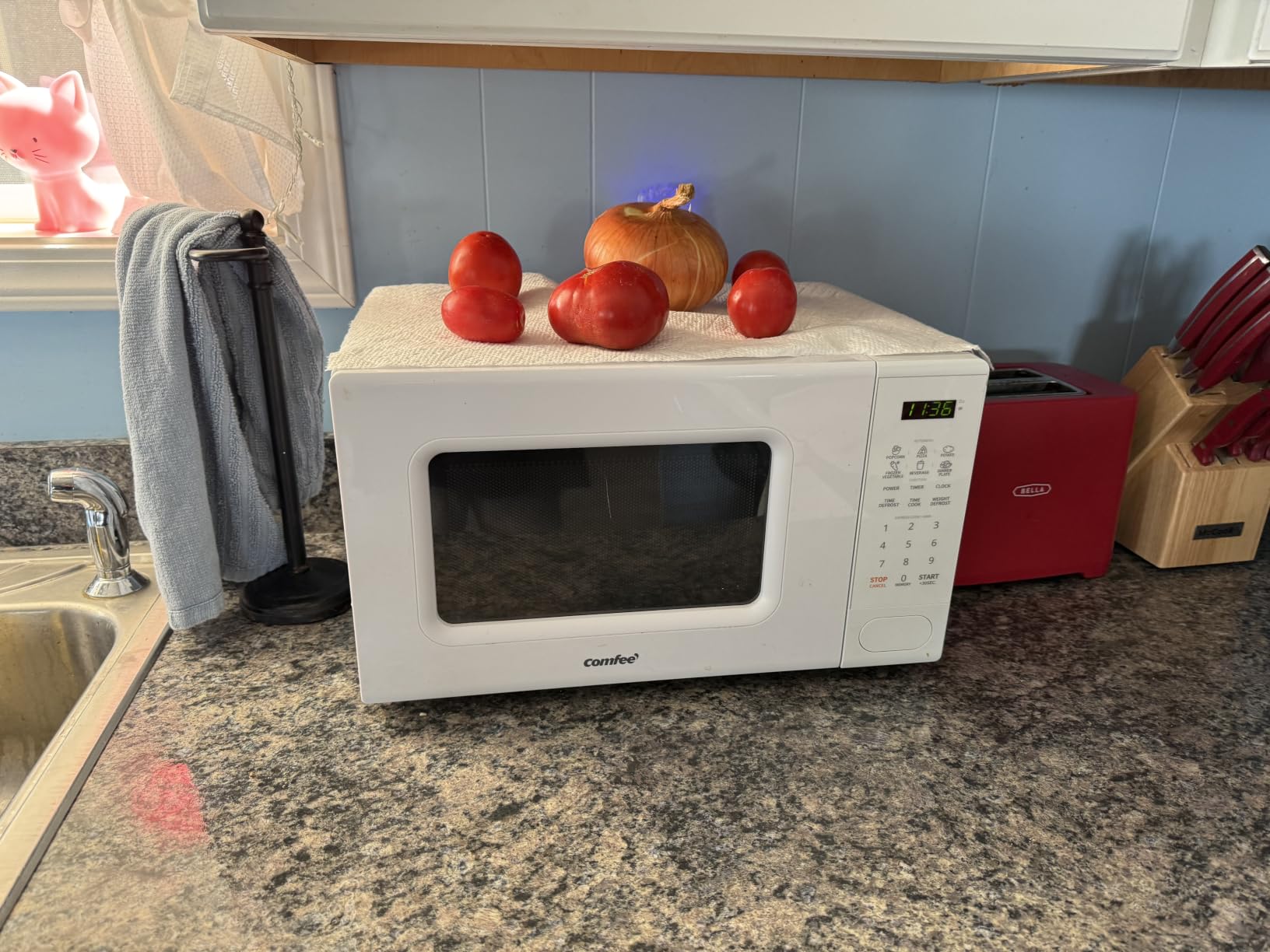 COMFEE' Countertop Microwave Oven 0.7 Cu.Ft, 700W, White, 11 Power Levels | Multi-stage Cooking, Weight/Time Defrost, Memory Function, for Apartment, Dorm, Office, Child Lock customer photo 1