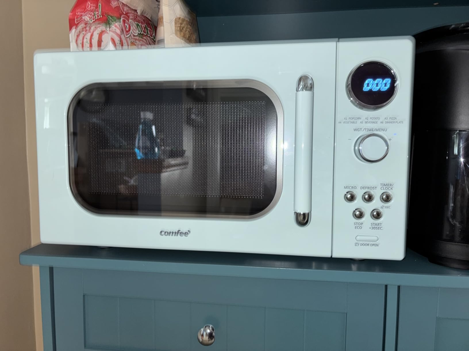 COMFEE' Countertop Microwave Oven 0.7 Cu.Ft, 700W, White, 11 Power Levels | Multi-stage Cooking, Weight/Time Defrost, Memory Function, for Apartment, Dorm, Office, Child Lock customer photo 2