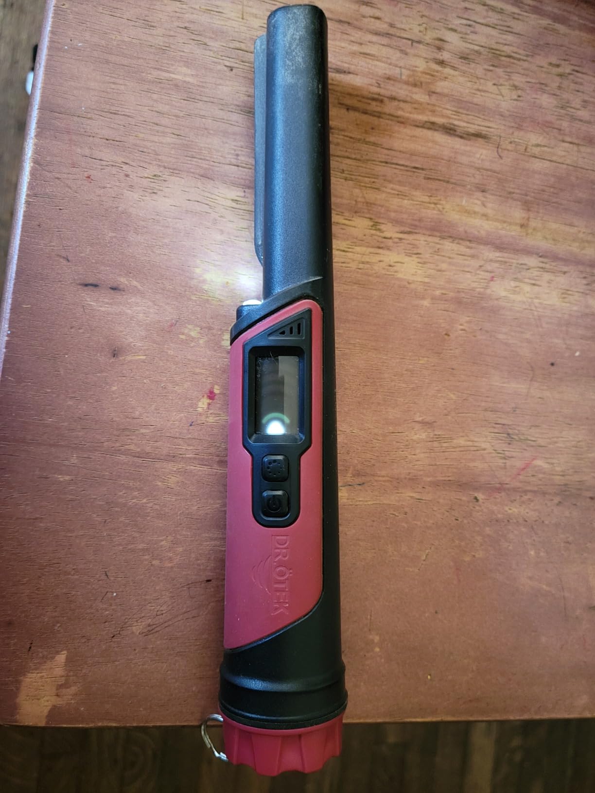 DR.ÖTEK Metal Detector Pinpointer, IP68 Fully Waterproof Underwater Pinpointer Metal Detector with LCD Screen & LED Light 360° Accurate High-Sensitivity Detection, Handheld Wand for Adults & Kids, Red customer photo 1