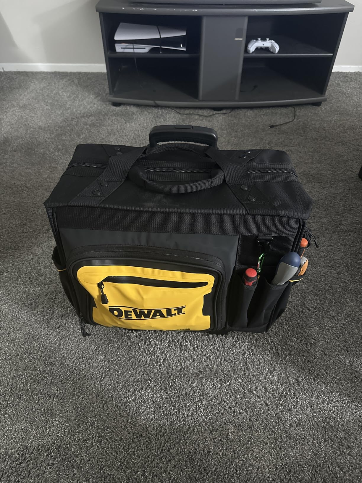 DEWALT 18 Inch Rolling Tool Storage Bag with 27 Pockets (DWST560107) customer photo 2