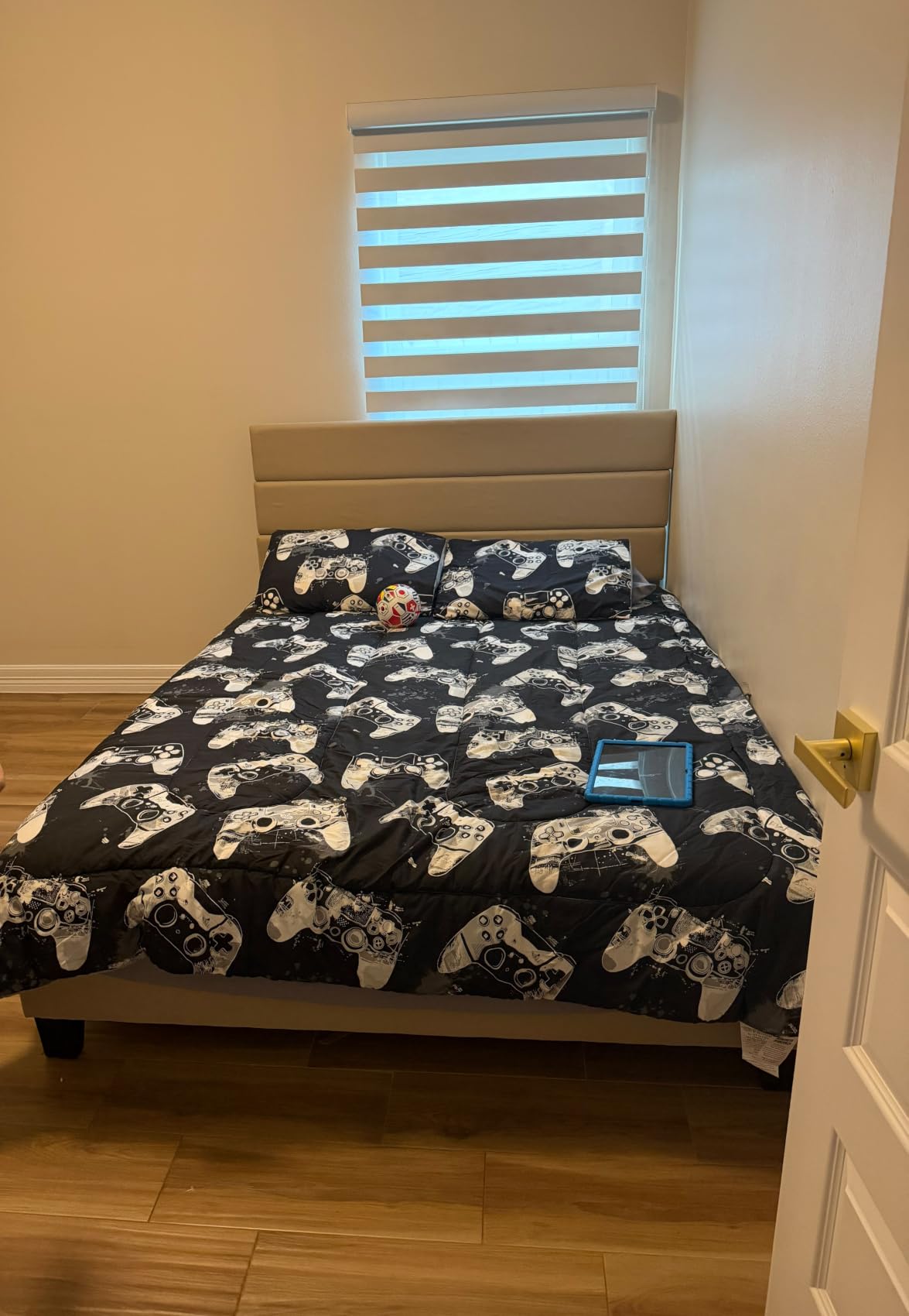 Allewie King Size Platform Bed Frame with Velvet Upholstered Headboard customer photo 2