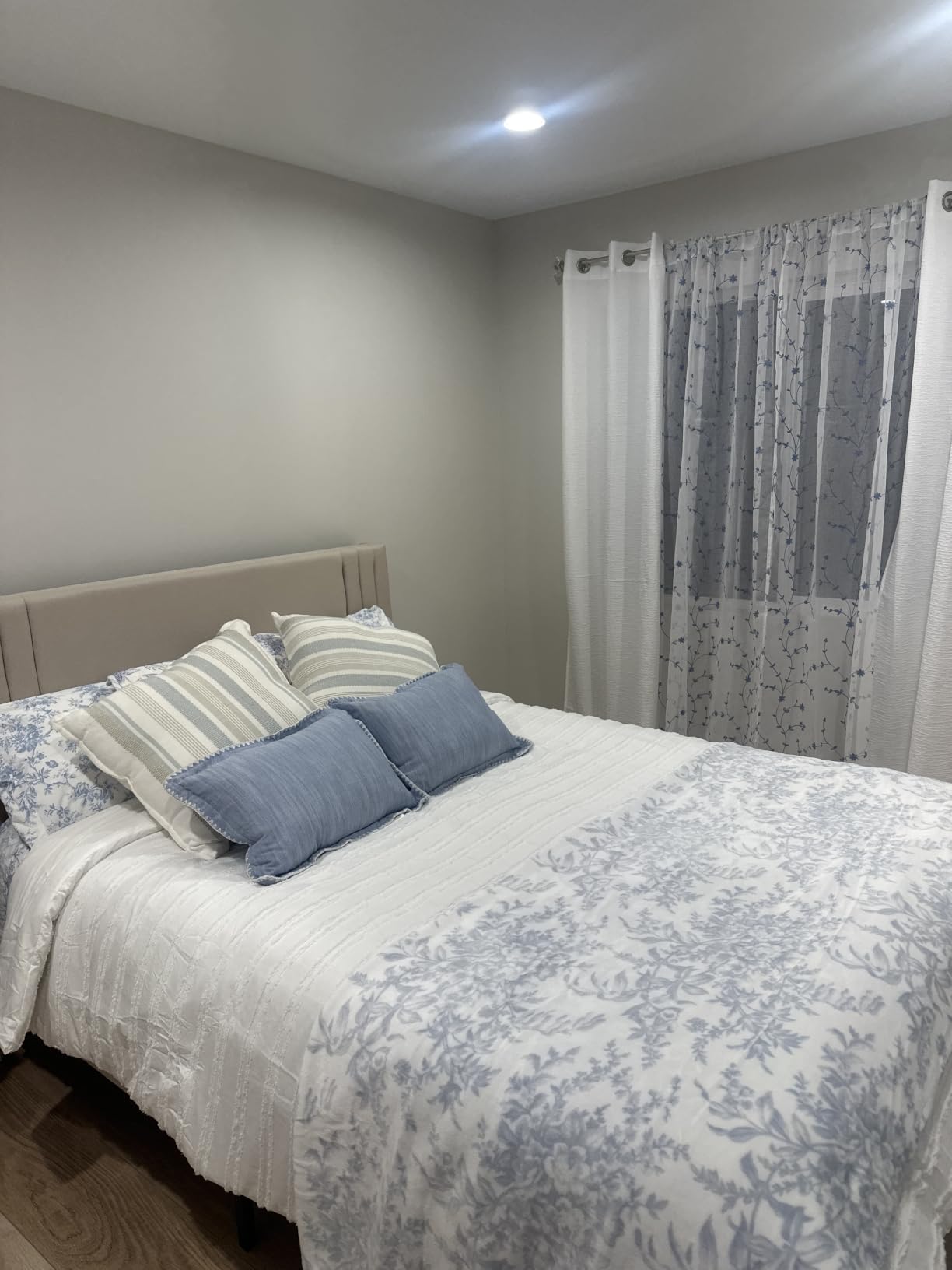 Gizoon Queen Bed Frame with Wingback Headboard, Upholstered Platform Bed customer photo 1