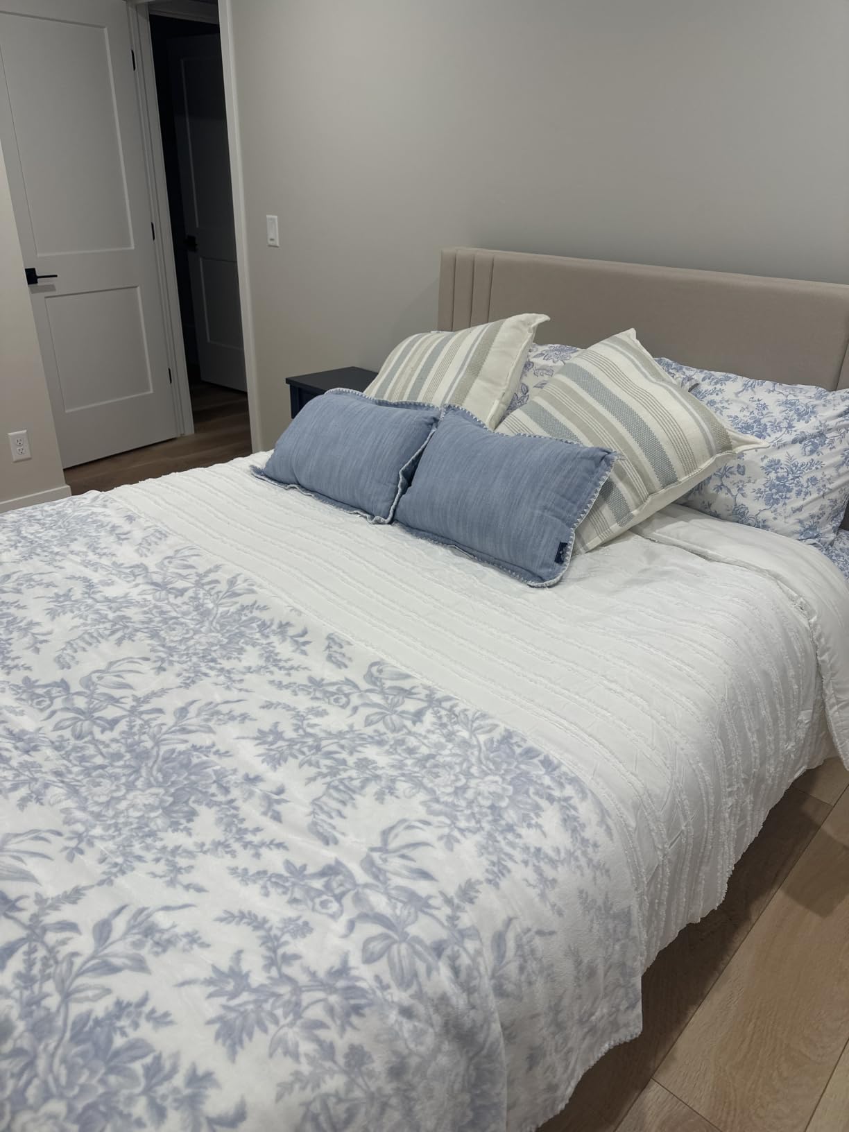 Gizoon Queen Bed Frame with Wingback Headboard, Upholstered Platform Bed customer photo 2