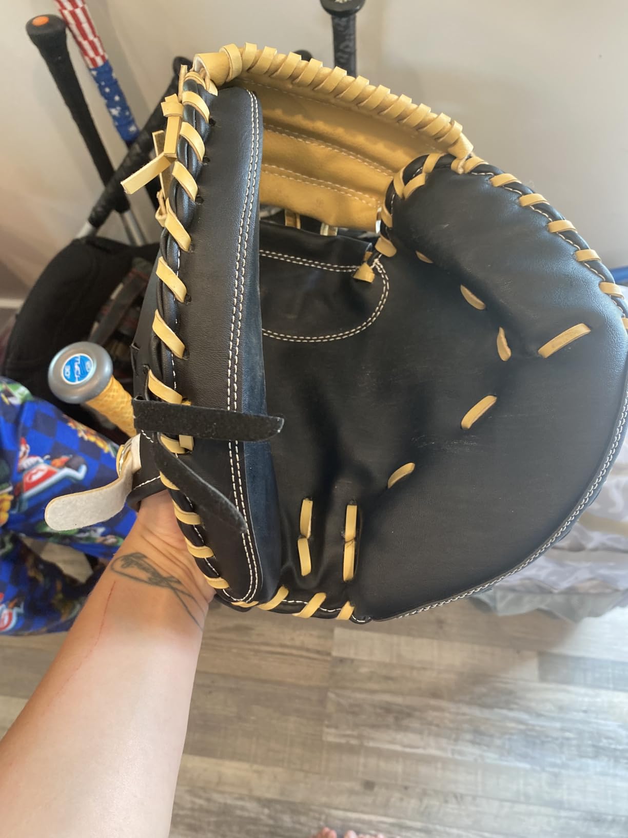 Gracfulcub Baseball Catcher Glove,Right Hand Throw, Baseball and Softball Catcher's Mitt for Kid Youth Aldult customer photo 2