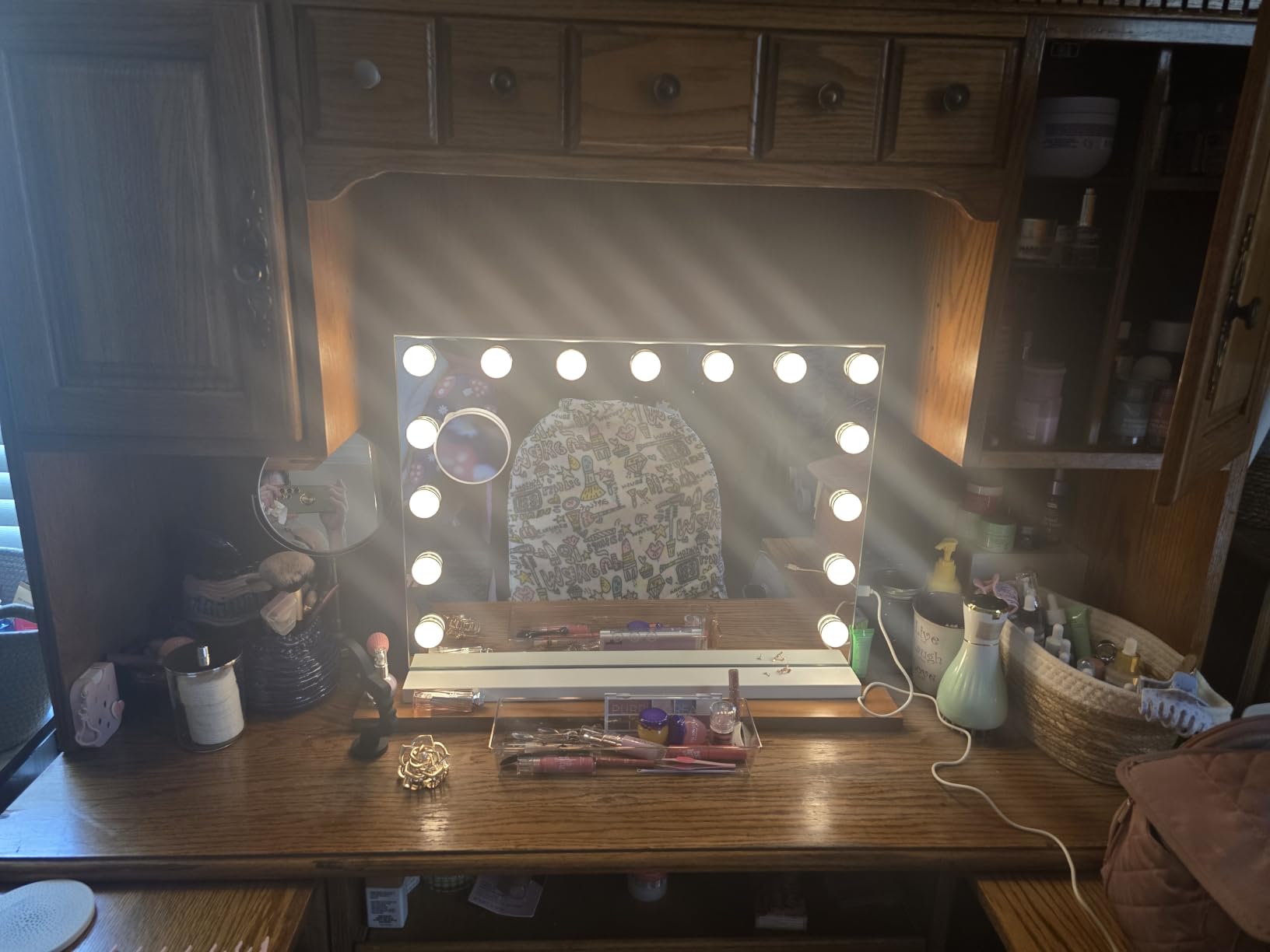 Vanity Mirror with Lights Lighted Makeup Mirror with Dimmable LED Bulbs,3 Color Lighting Modes,USB Charging Port Touch Control,Sturdy Metal Frame Design,White (50x40cm, 4.70) customer photo 1