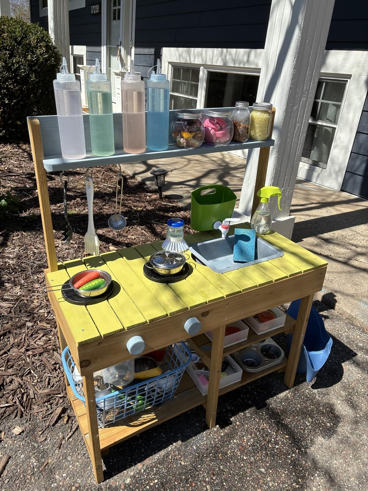 Costzon Wooden Kids Play Kitchen, Outdoor Mud Kitchen with Removable Sink, Water Box & Faucet, Stove Top, Storage Shelves, Fun Backyard Pretend Kitchen Playset for Boys Girls 3+ (Green) customer photo 1