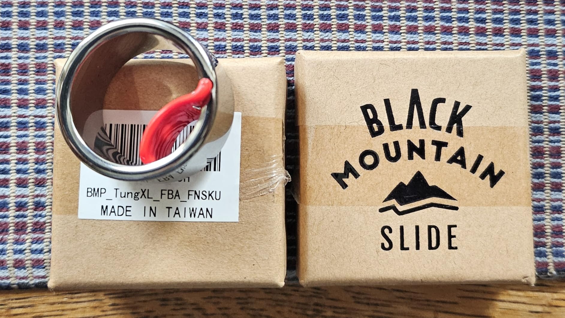 Black Mountain Slide Guitar Rings - Made from Tungsten Steel | Acoustic guitar, electric guitar, bass, ukulele and more. Smooth surface finish, almost as hard as diamond. customer photo 1