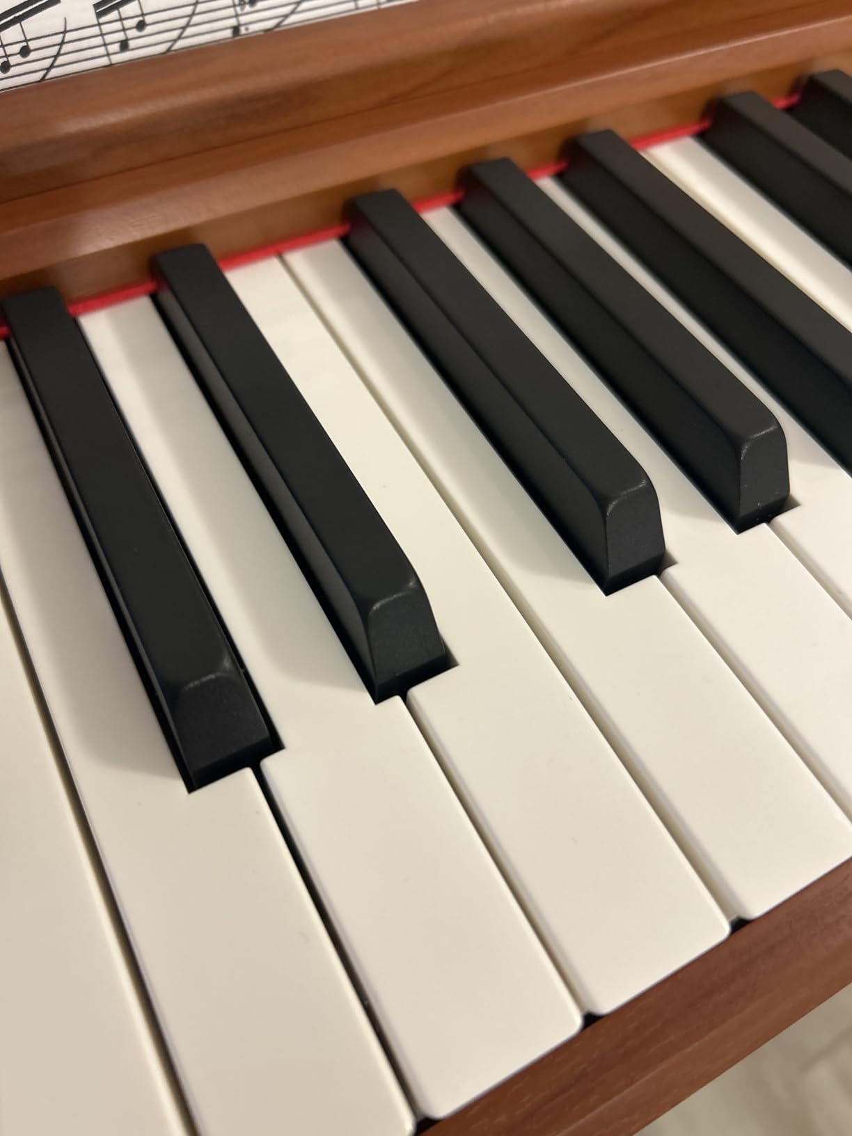 Donner DDP-80 Electric Piano 88 Keys Weighted Piano, Hammer Mechanism II, Home Digital Pianos Full Size Keyboard with Stand, Triple Pedal, USB MIDI and Headphone Jack, Walnut Wood Colour customer photo 2