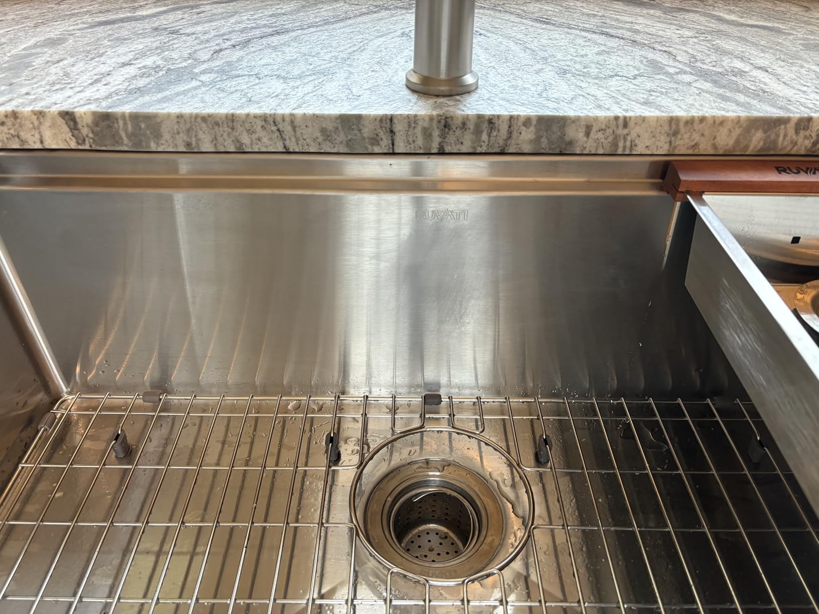 Ruvati 33-in Stainless Steel RoundCorner Undermount Workstation Sink-RVH8303 customer photo 2