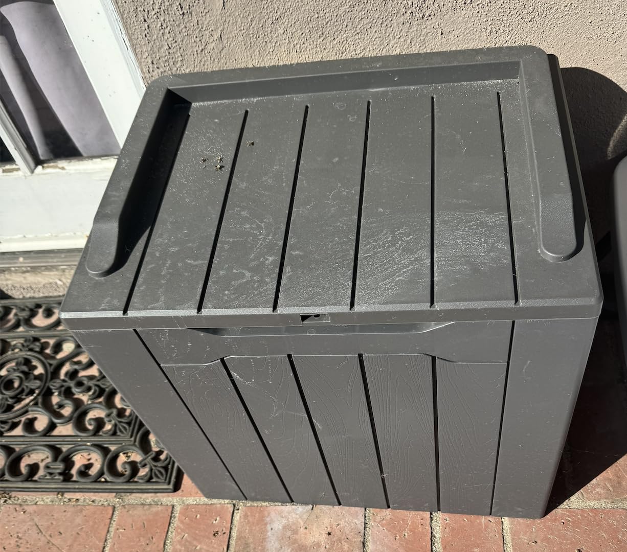 Flamaker Outdoor Storage Box 80 Gallon Resin Waterproof Deck Box customer photo 1