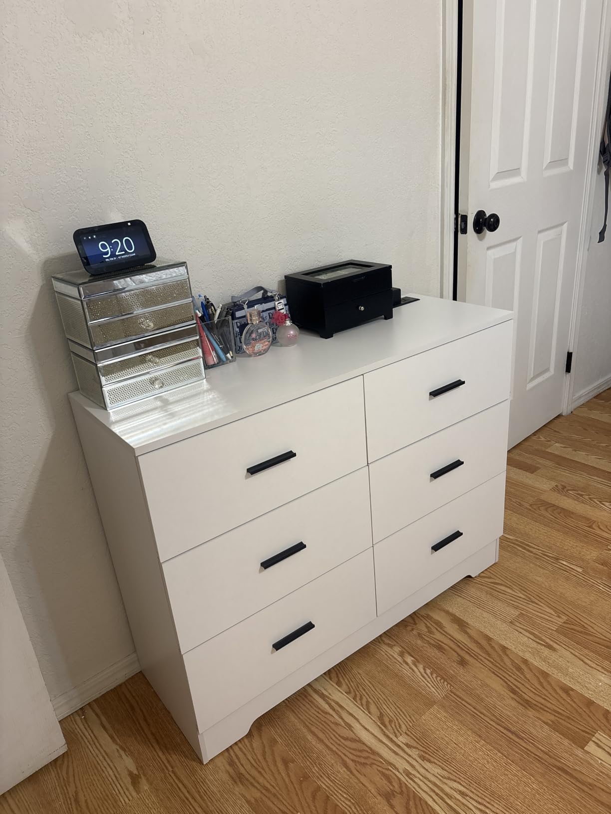 FJTJBSI Dresser with Power Outlets Wooden 6 Drawer Dresser with USB and Type C Port Chest of Drawers for Bedroom Tall White Storage Organizer for Living Room Hallway Closet customer photo 1