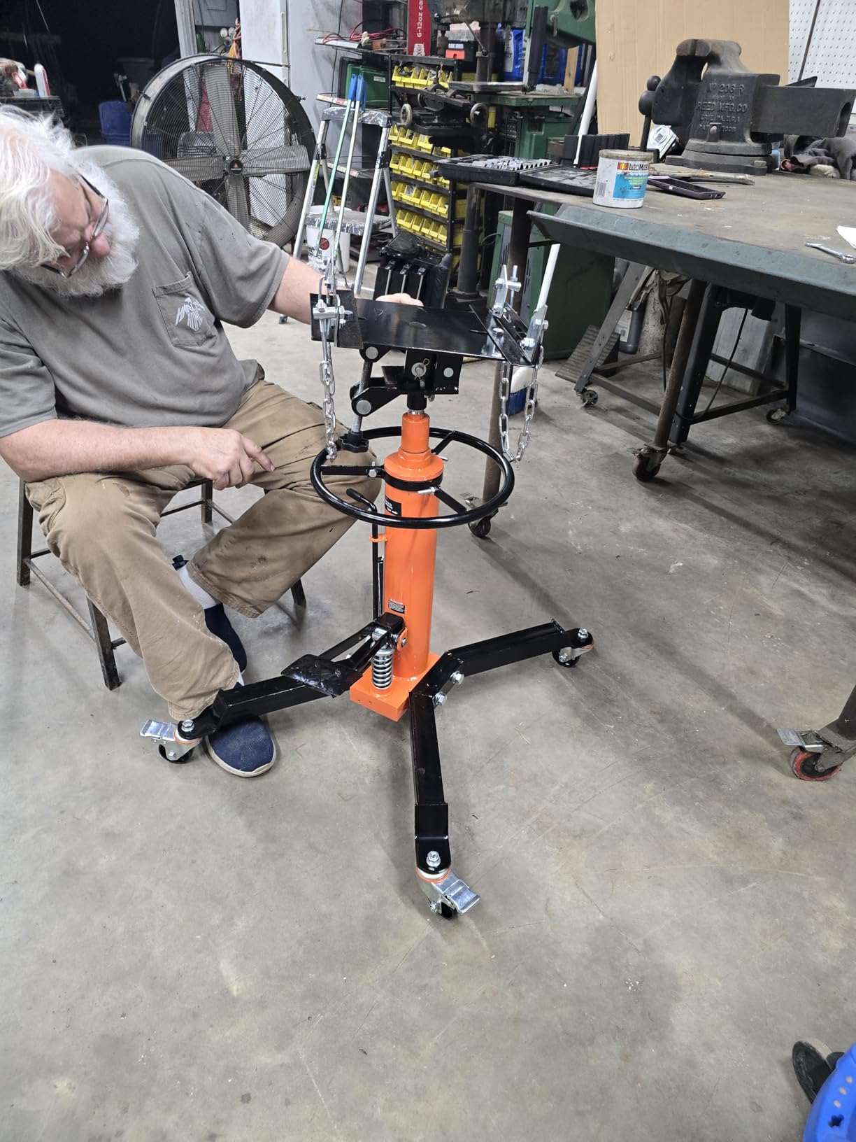 VEVOR Transmission Jack, 1322 LBS Hydraulic Telescoping Transmission Jack, 32