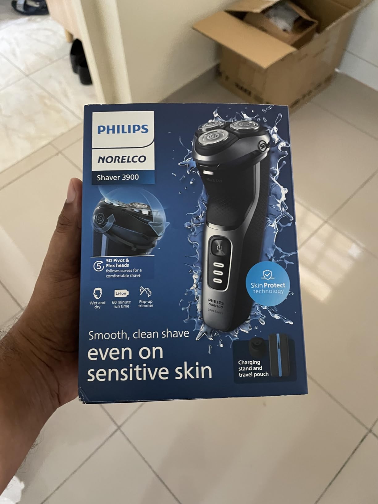 Philips Norelco 3900 Electric Shaver, Storm Blue customer photo 2