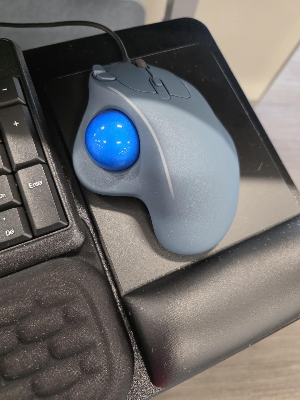 Wired Ergonomic Trackball Mouse, 34mm Thumb Control, RGB Lighting customer photo 1
