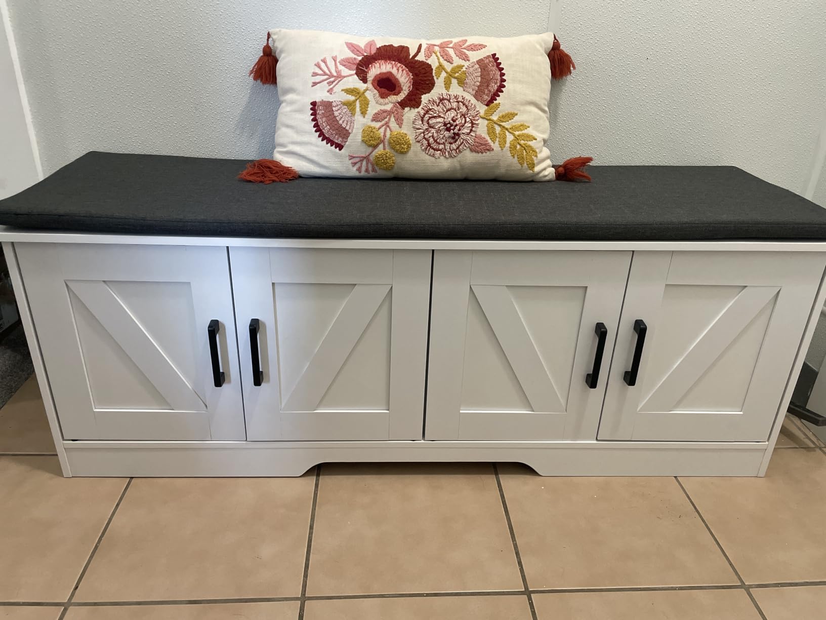 HOMSHO Farmhouse Shoe Storage Bench with 4 Barn Doors & Padded Seat Cushion customer photo 2