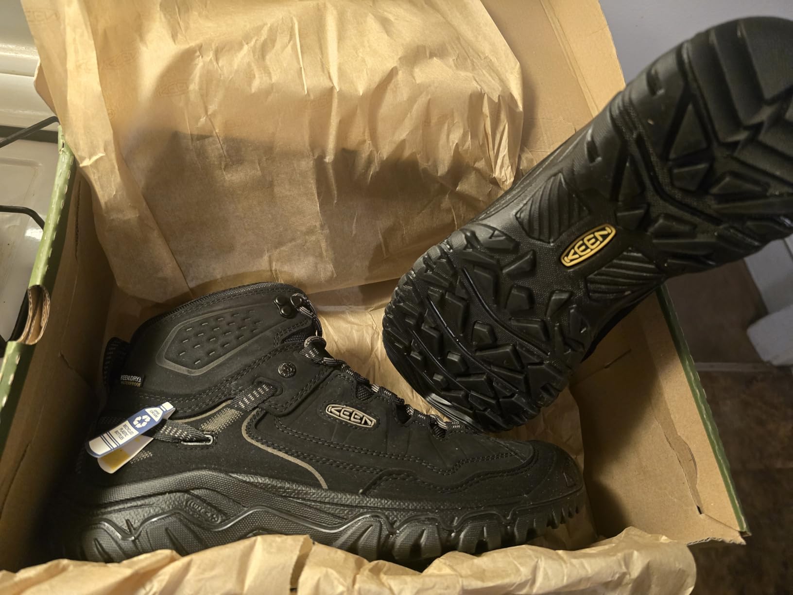 KEEN Men's Targhee 4 Mid Height Waterproof Hiking Boots customer photo 1