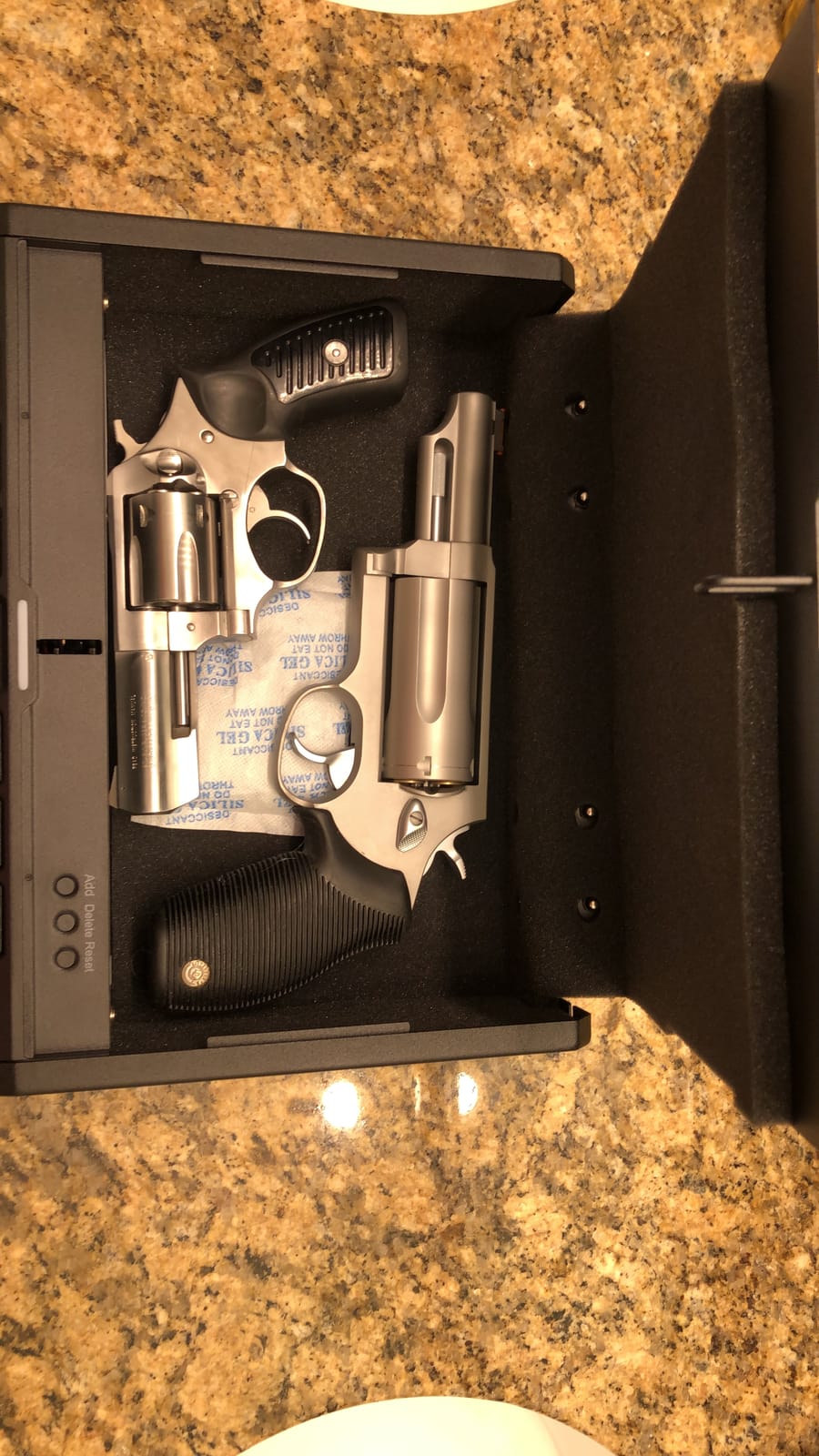 ONNAIS Iron PRO Biometric Fingerprint Gun Safe for Handgun with Keypad Lock customer photo 1