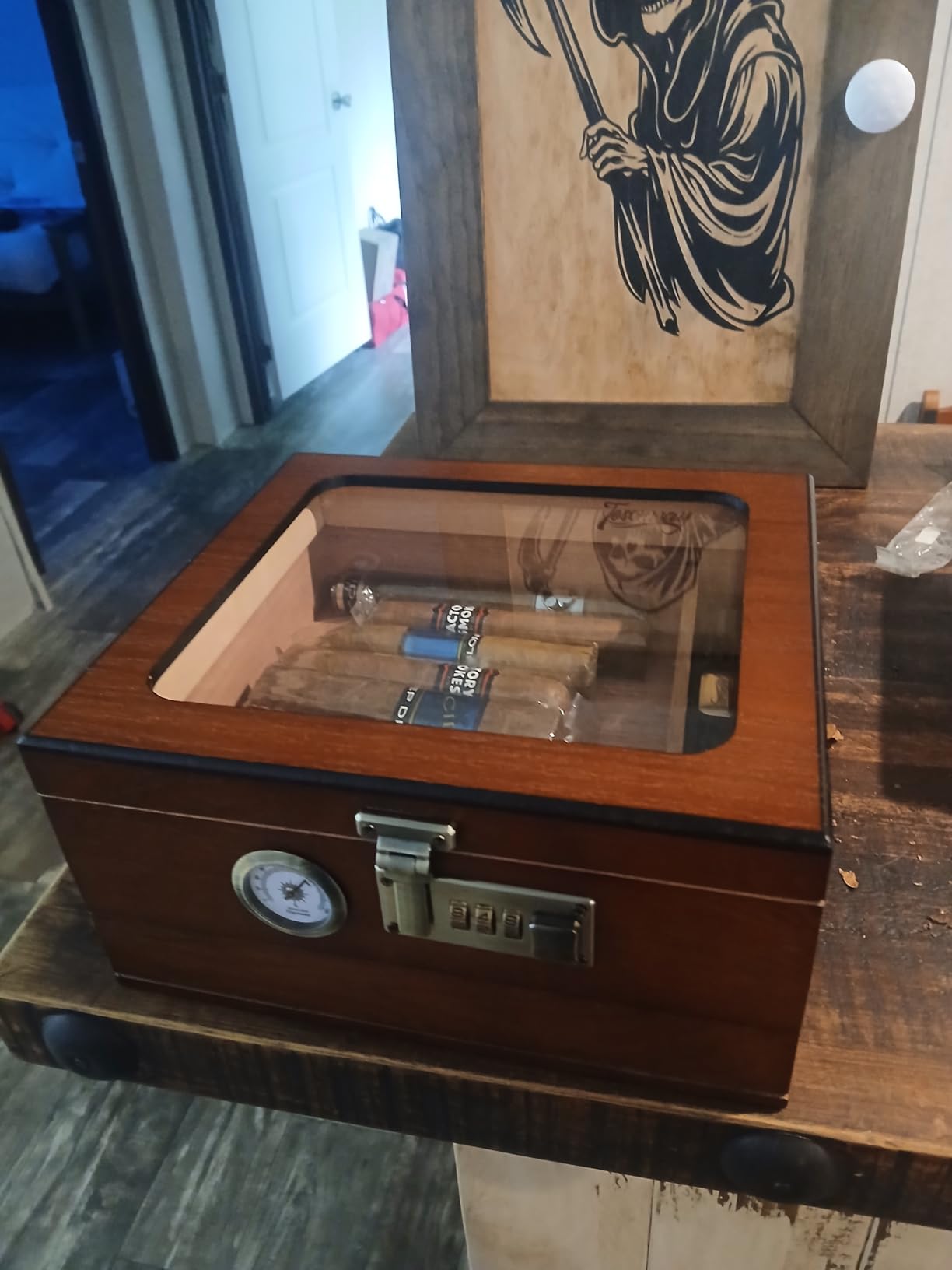 Tesonway Cigar Humidor, Cedar Wood Humidor Cigar Box, Glass Top Desktop Humidor with Front Hygrometer, Humidifier, Divider, Accessories Drawer and Combination Lock customer photo 1