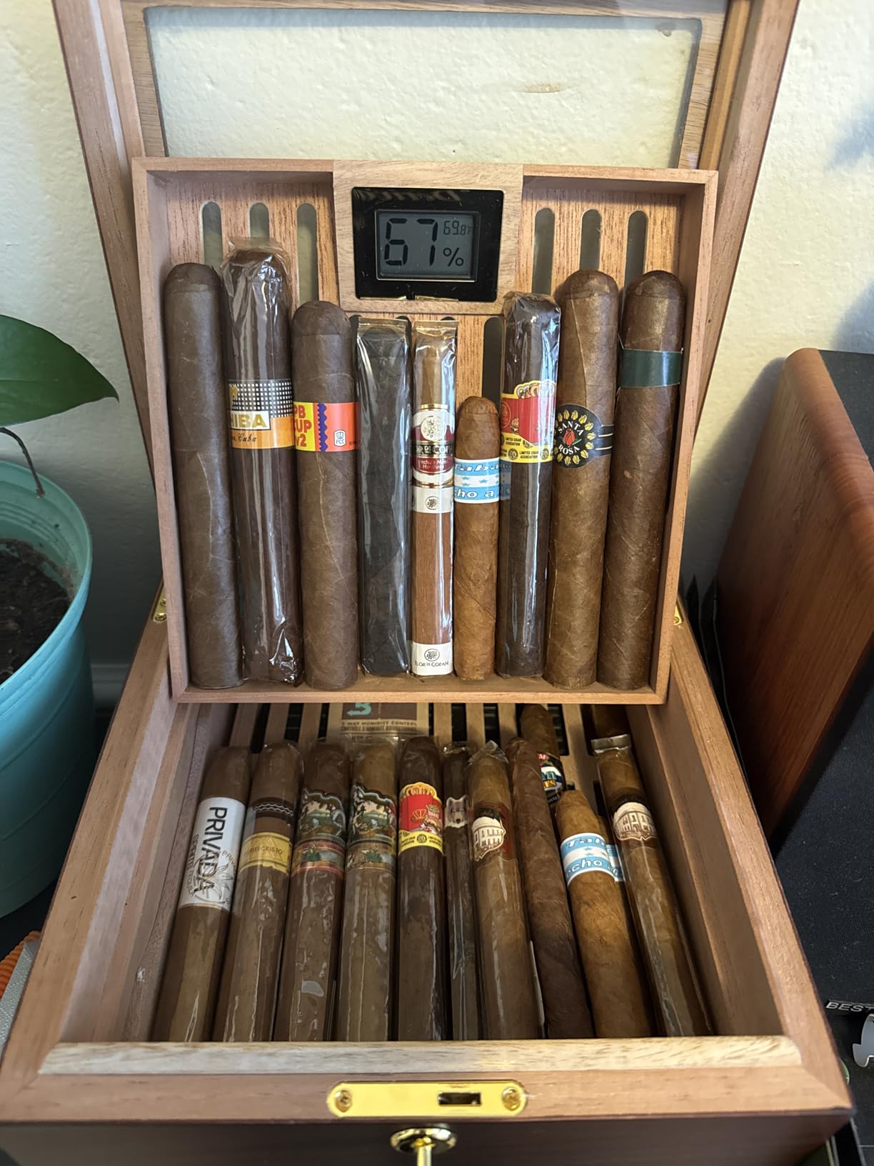 Flauno Cigar Humidor with Air Circulation System, Hold 40 Rubustos, Thicker Spanish Cedar, Accurate Digital Hygrometer, Drawer, Humidifier, Divider, Lock, Gift for Cigar Lovers customer photo 2
