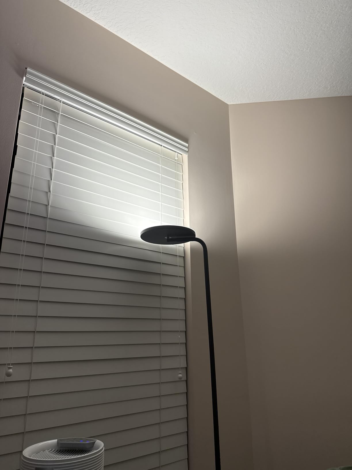 SIBRILLE 36W LED Floor Lamp, Super Bright Standing Lamp, Modern Stepless Dimmable Torchiere Tall Lamp with Remote Control, 350°Rotating Head Reading Floor Lamp for Living Room, Bedroom, Office customer photo 1