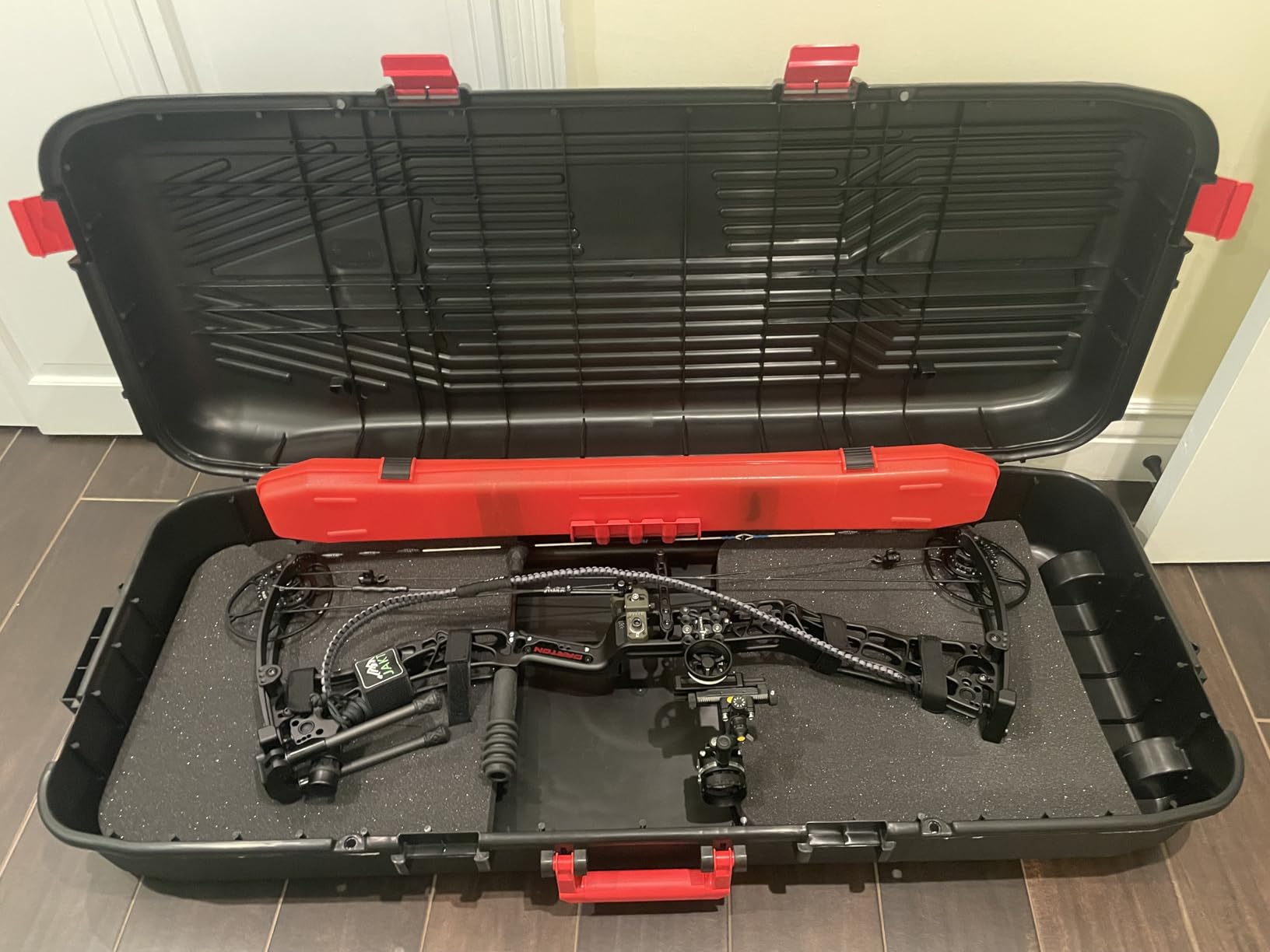 MTM Traveler Compound Bow Case with Wheels, Up to 44”- Hard Shell Bow Case customer photo 1
