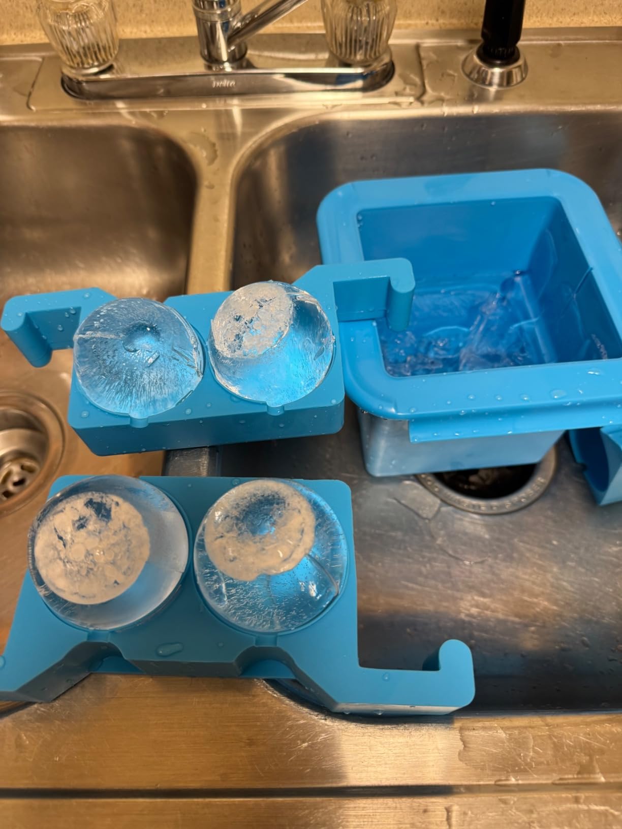 True Cubes Clear Ice Sphere Maker | with Storage Bag | BPA-Free Mold | 4 crystal-clear ice spheres via directional freezing - slow-melting, BPA-free, easy release. Perfect whiskey gift. customer photo 2