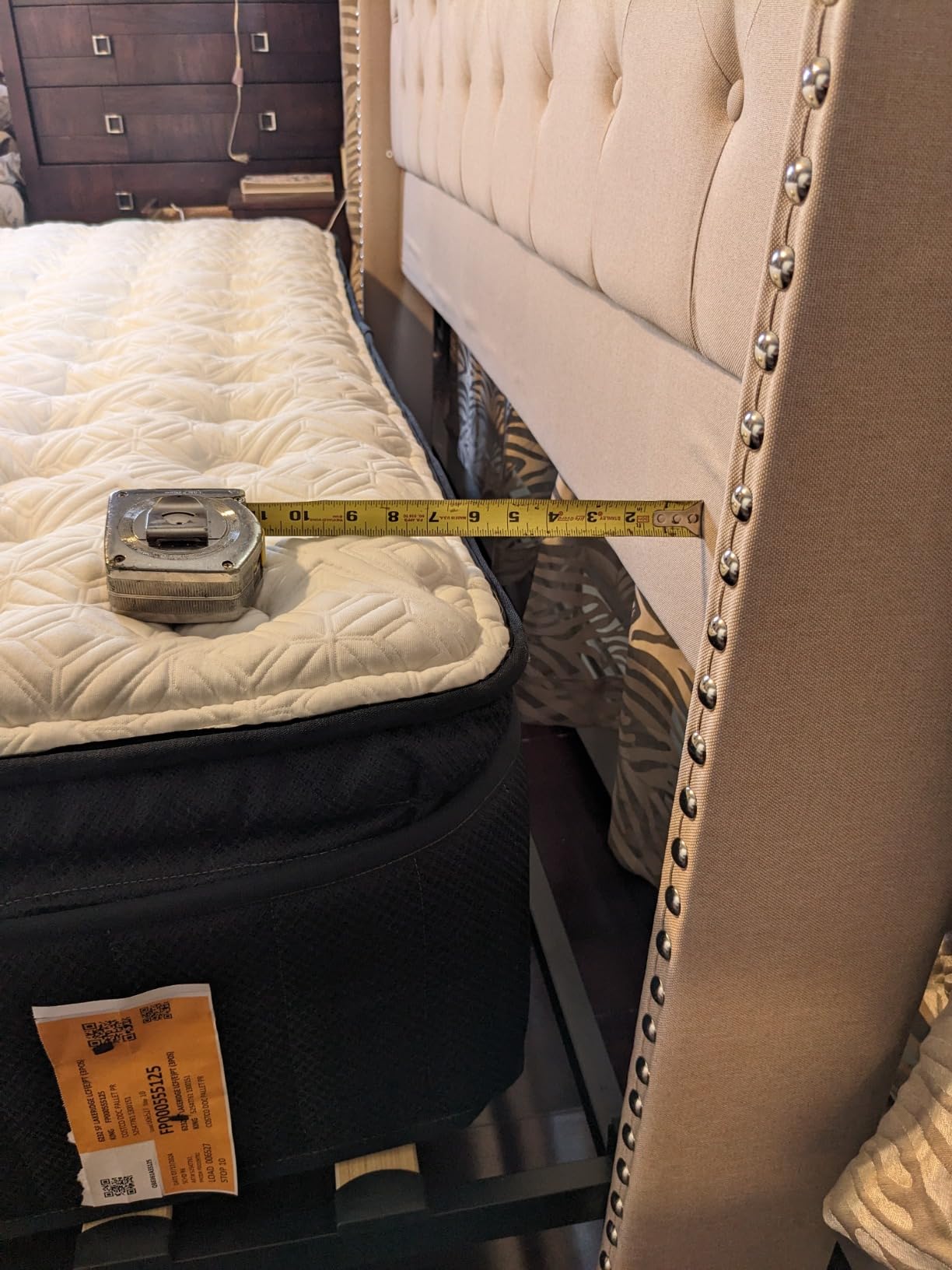 LARMACE Queen Size Bed Frame with 4 Storage Drawers and 47.2