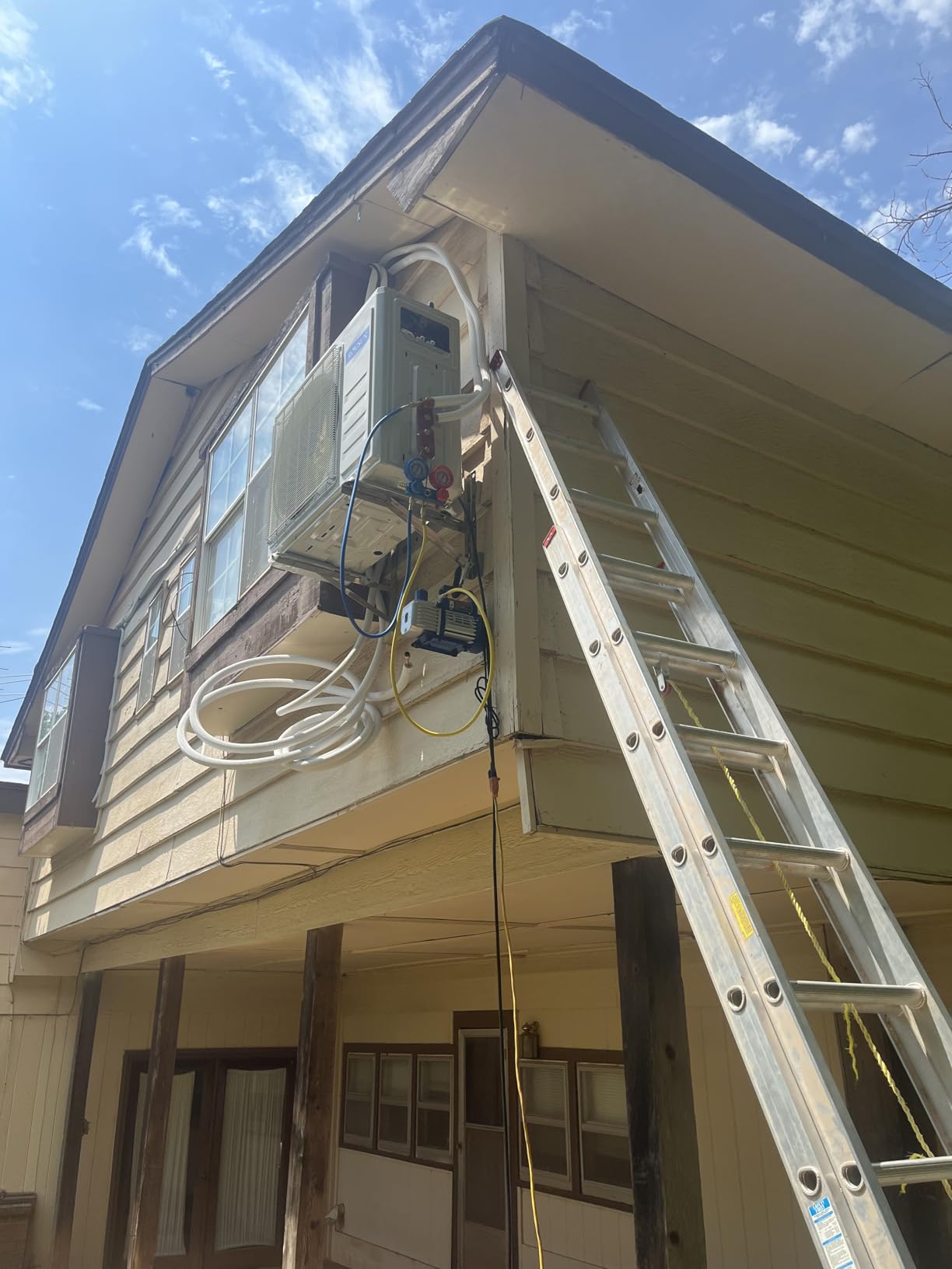 ROVSUN 20000 BTU Dual Zone WIFI Mini Split AC/Heating System, 23 SEER2 2 Zone 12000 + 12000 BTU Ductless Split Air Conditioner with Pre-Charged Condenser, Heat Pump & 25Ft Copper Line Set, 208-230V customer photo 1