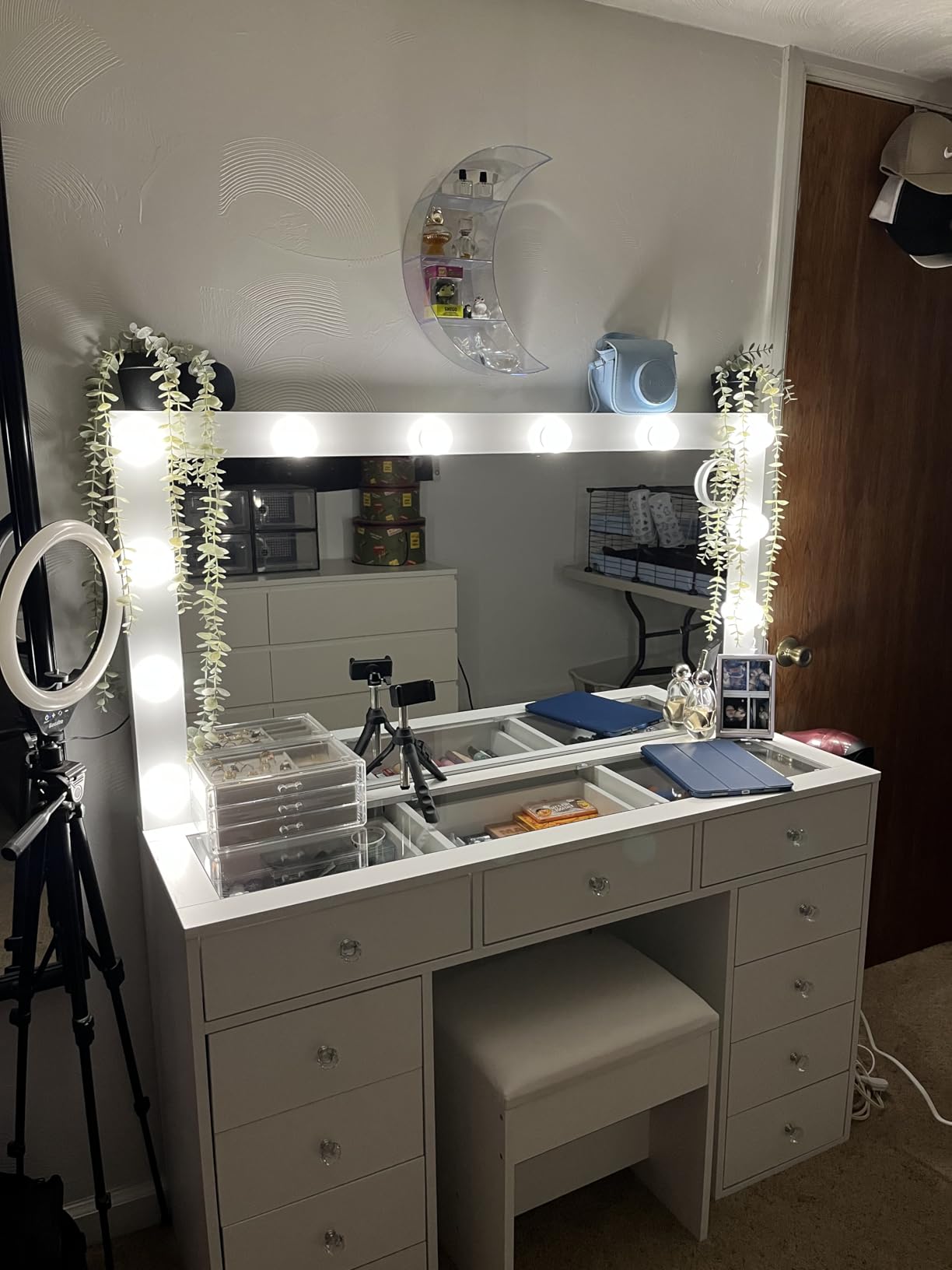Yanosaku Vanity Desk & Power Outl, Makeup Vanity with Mirror and 12 LED Lights, Makeup Table with 11 Drawers, Vanity Table with Chair,Set 3 Lighting Modes Brightness Adjustable-(White) customer photo 1