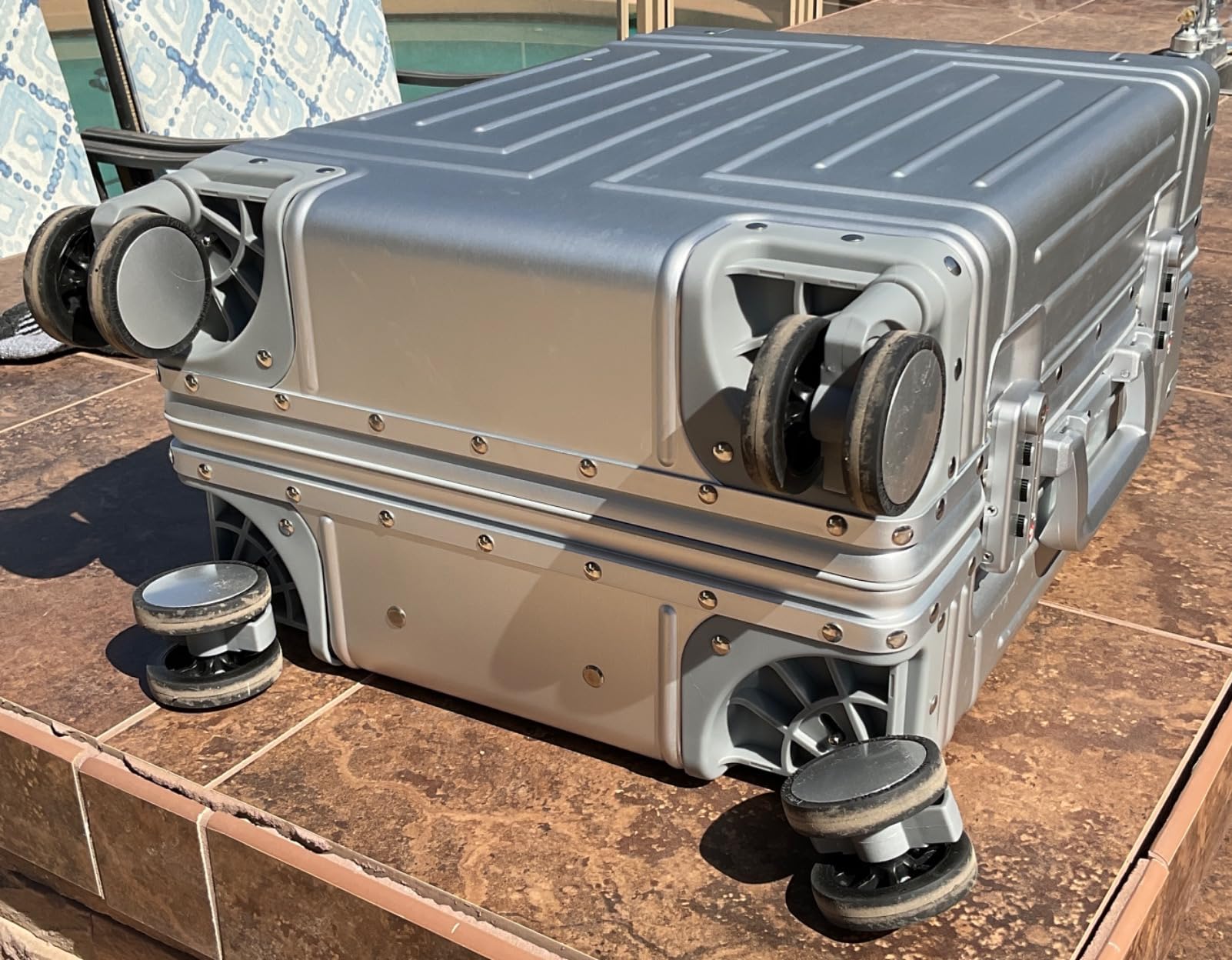 All Aluminum 20'' Luggage with Removable Spinner Wheels,Provide Spare Wheels.Carry on Luggage 22 x 14 x 9 Airline Approved Lightweight Metal Hard Shell Zipperless Suitcase customer photo 2