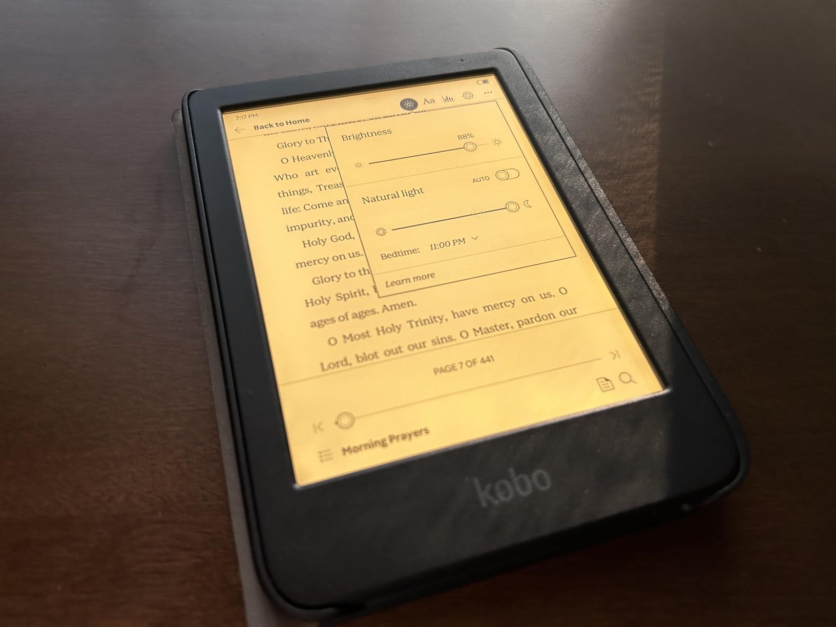 Kobo Clara BW eReader, 6” Touchscreen, Waterproof, 16GB, Black customer photo 2