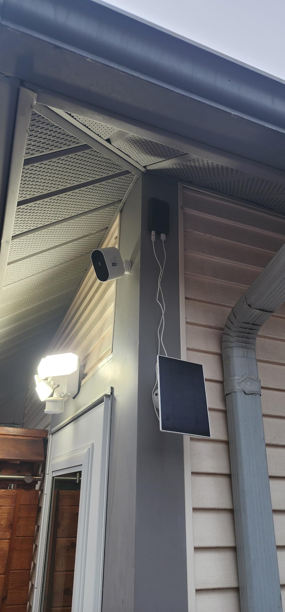 aosu 2K QHD Battery Security Cameras Wireless Outdoor System, 4-Cam-Kit | True 2K HD Night Vision, 166° Ultra-Wide-Angle, Cross-Camera Tracking, Spotlight & Siren Alarm, No Subscription Required customer photo 1