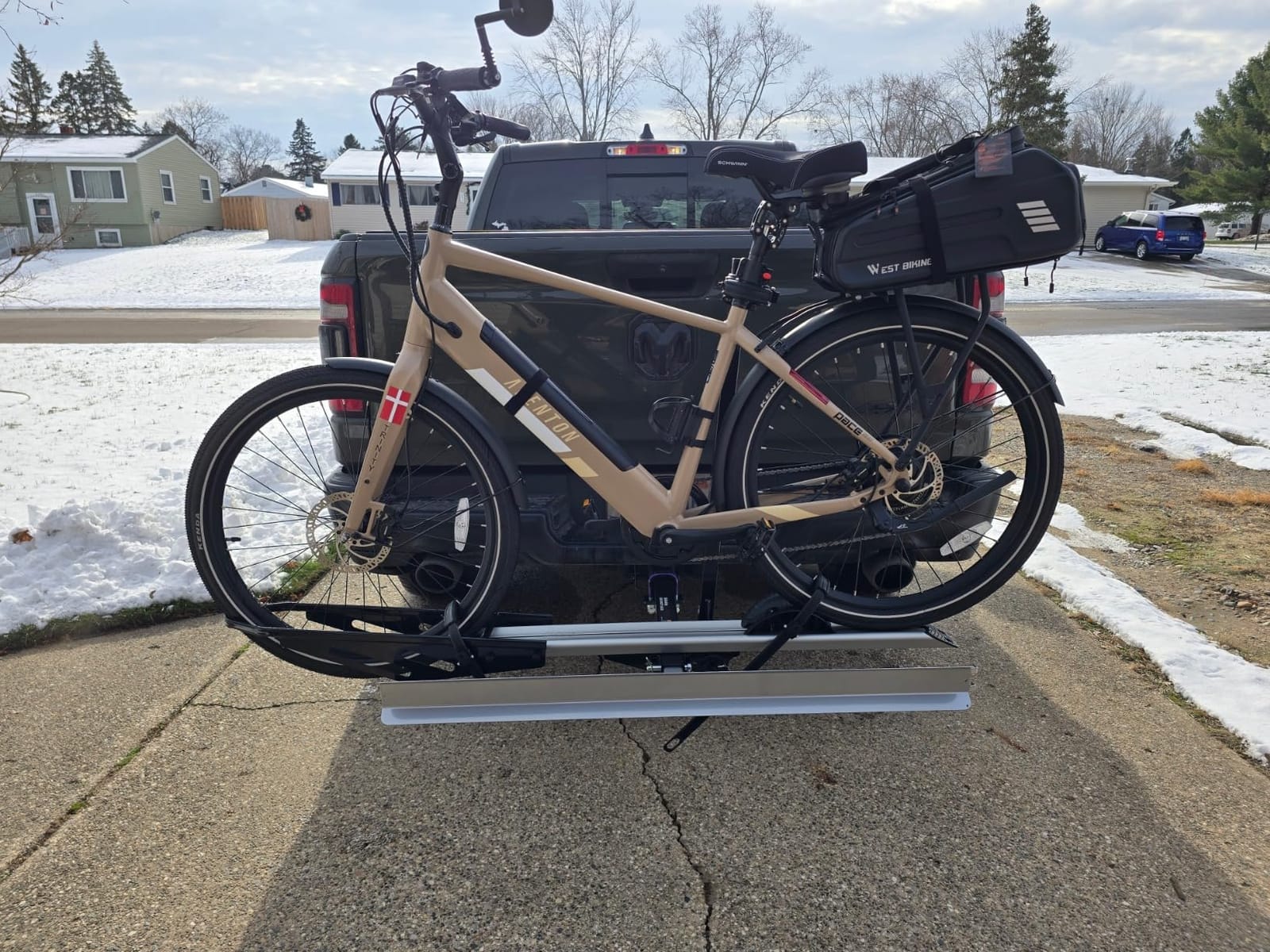 Young Hitch Mount Single Bike Rack with Ramp, 100 lbs Capacity | For Electric Bike, Bike Carrier for Truck, Trailer, RV, SUV customer photo 1