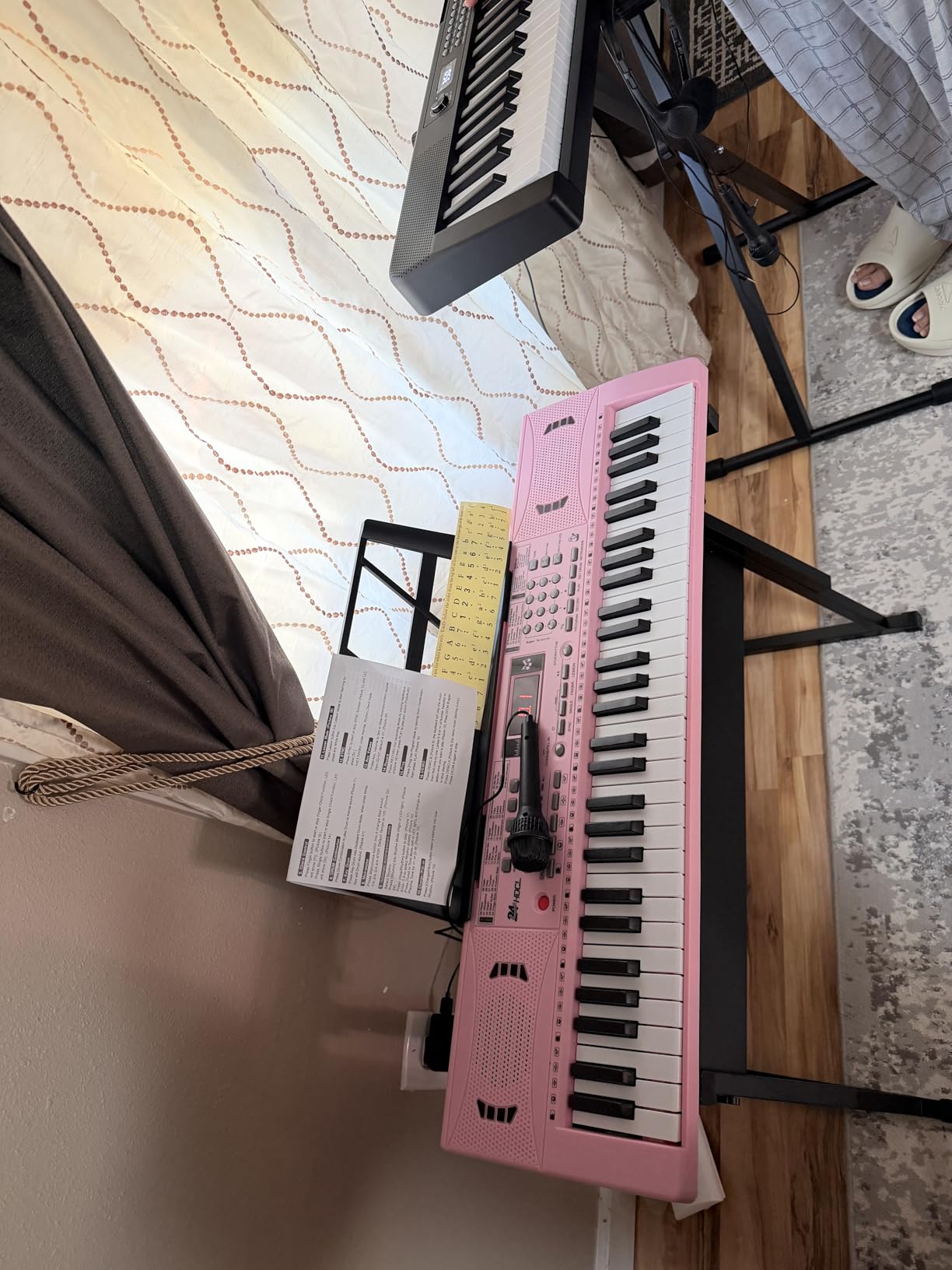 Kids Keyboard Piano, 61 Key Electronic Piano (Pink with Stand) customer photo 2