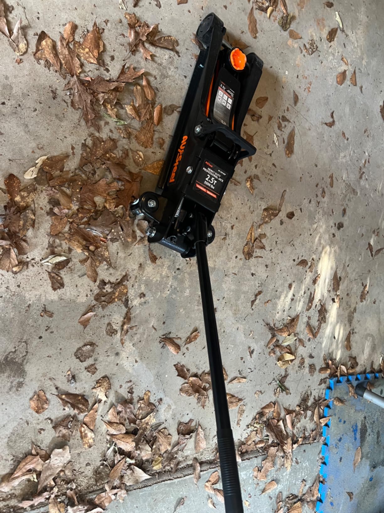 AV Steel Low Profile Floor Jack 2.5 Ton (5000 lbs), Lift Range 3.4